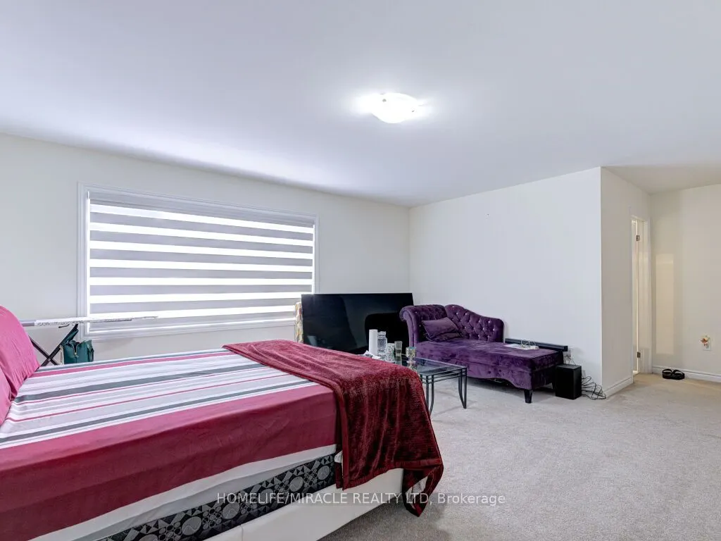 8 Jenwood Crescent