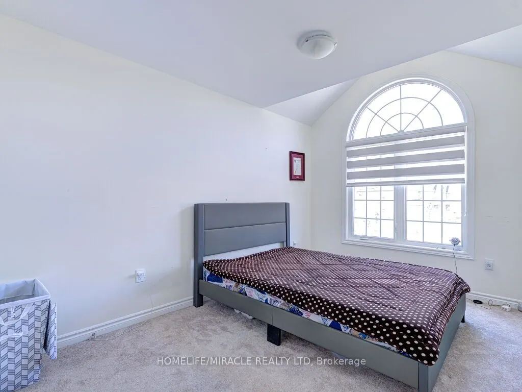 8 Jenwood Crescent