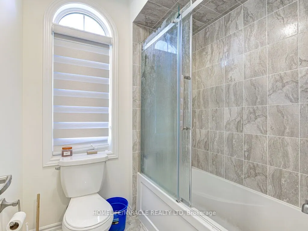 8 Jenwood Crescent