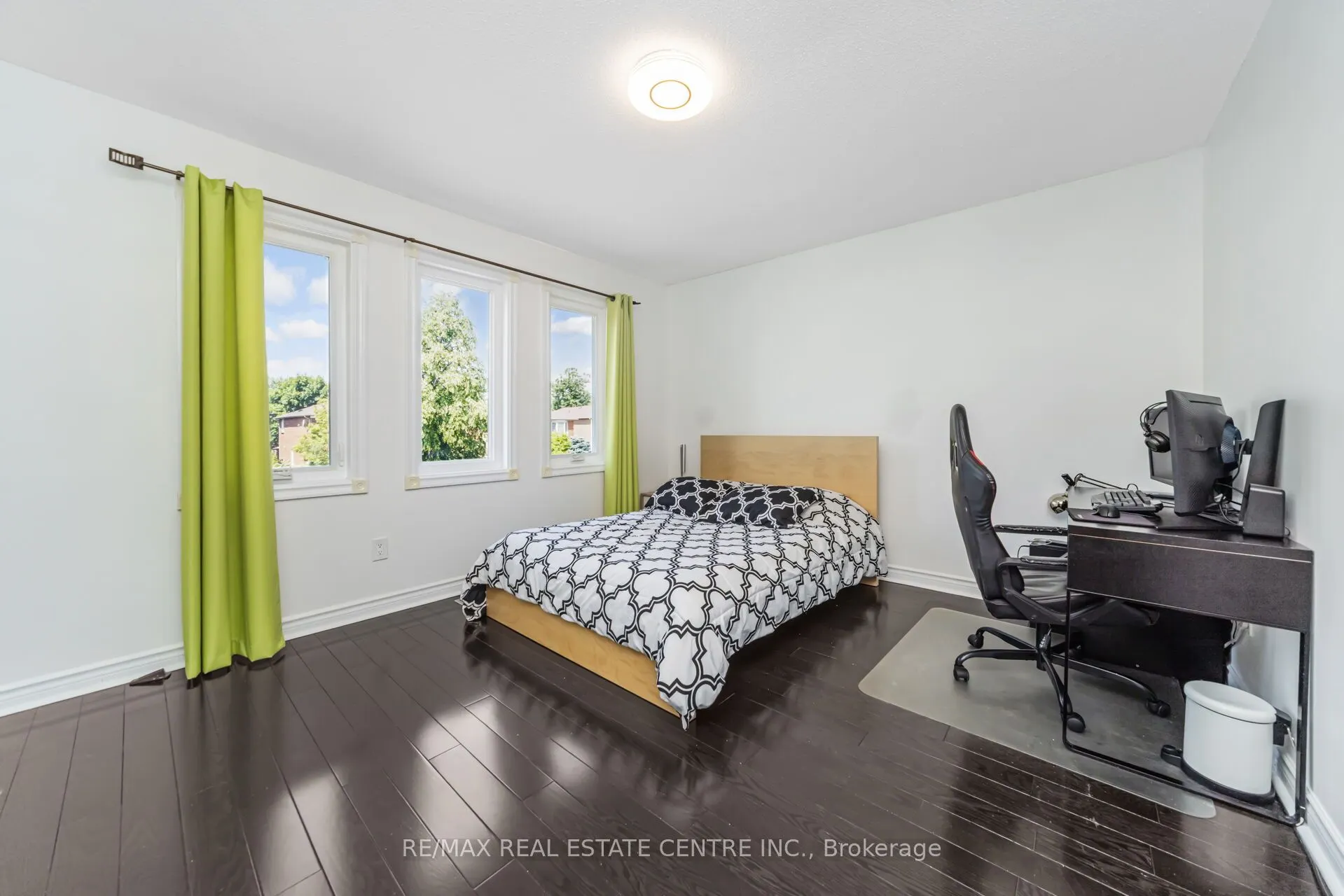 2594 Ambercroft Trail
