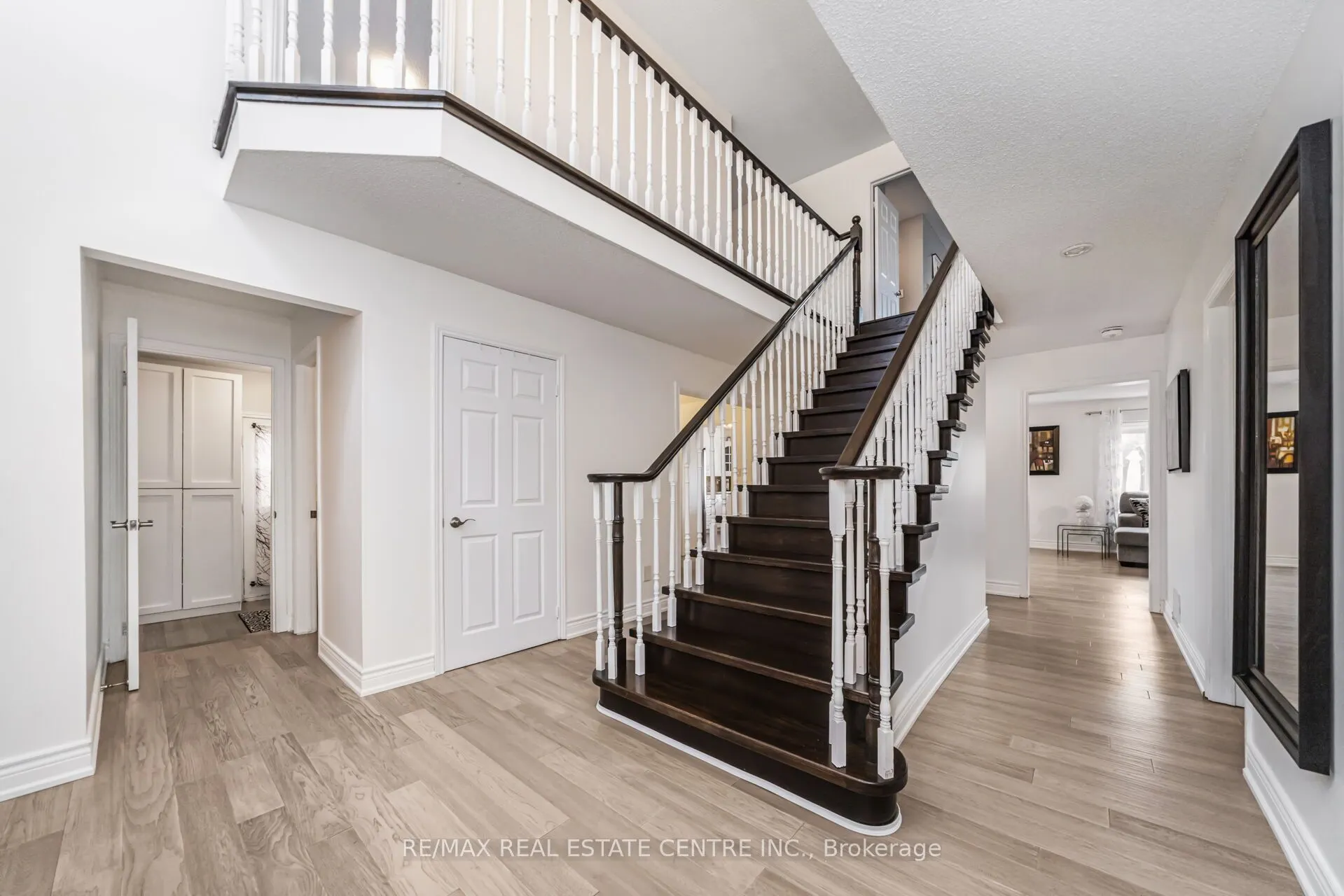 2594 Ambercroft Trail