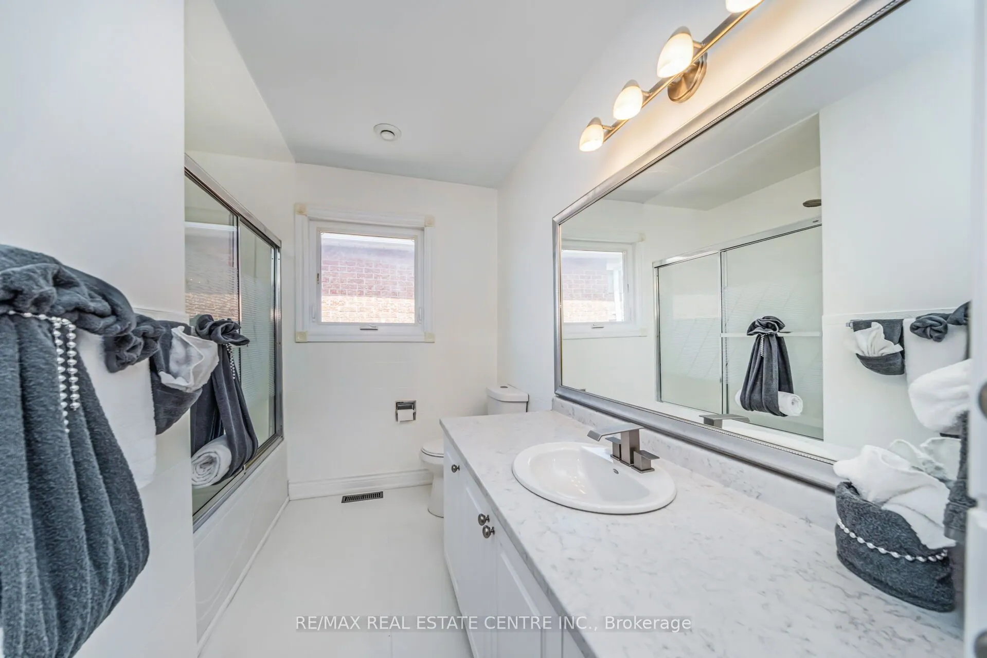 2594 Ambercroft Trail