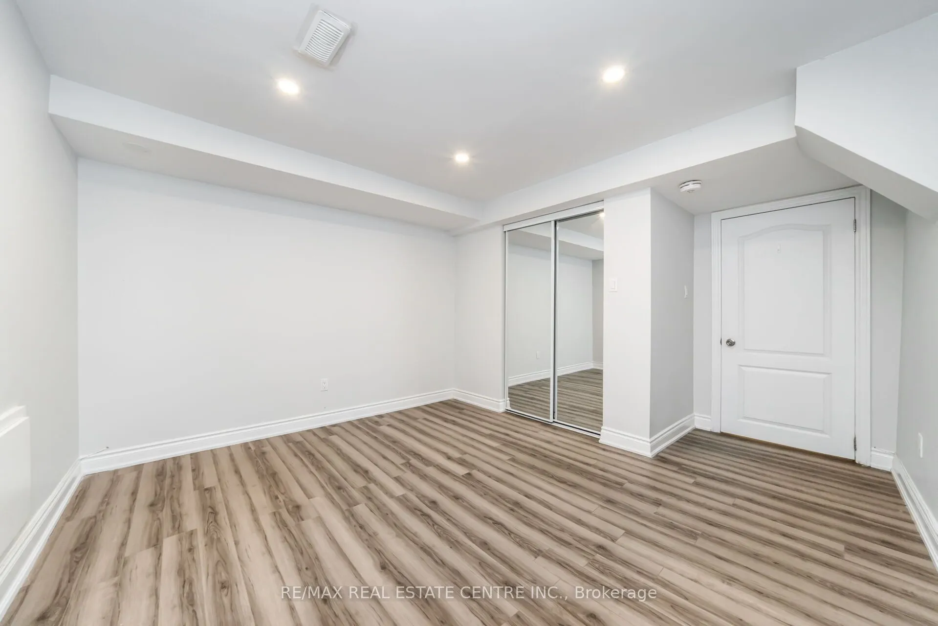 2594 Ambercroft Trail