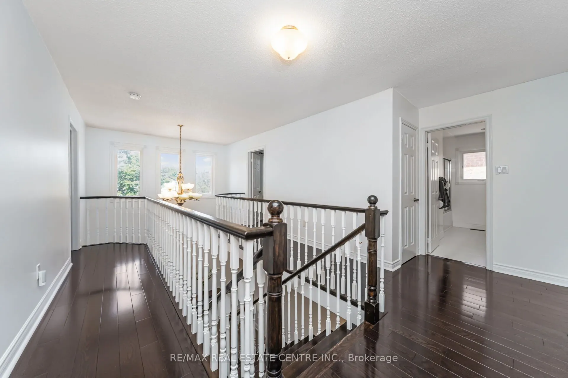 2594 Ambercroft Trail
