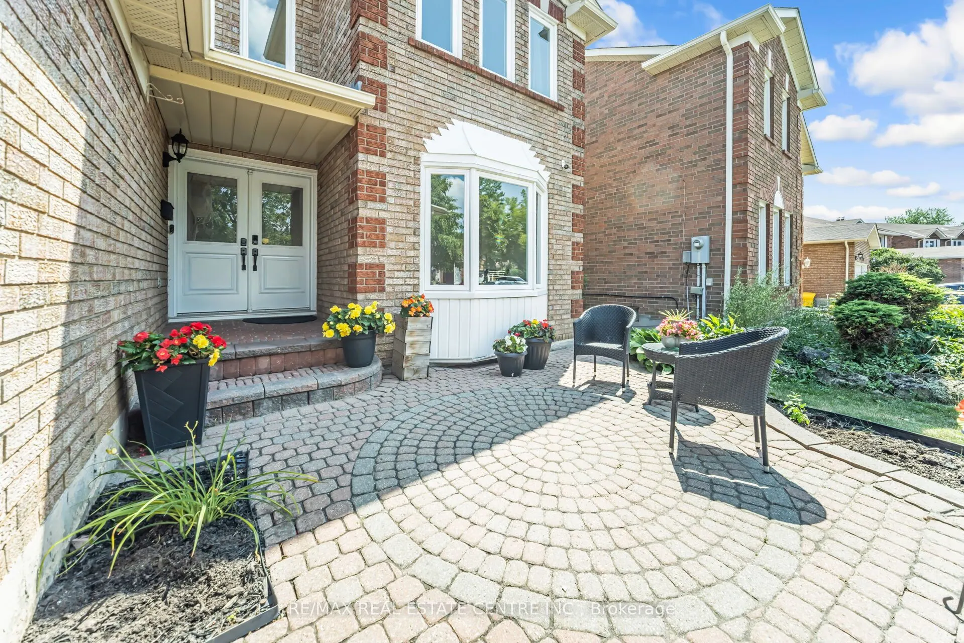 2594 Ambercroft Trail
