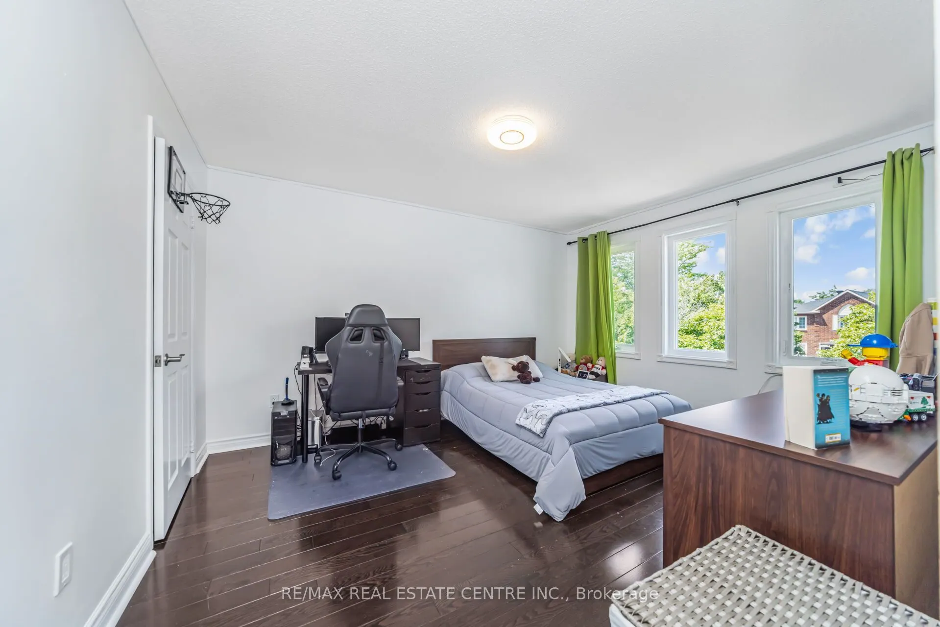 2594 Ambercroft Trail
