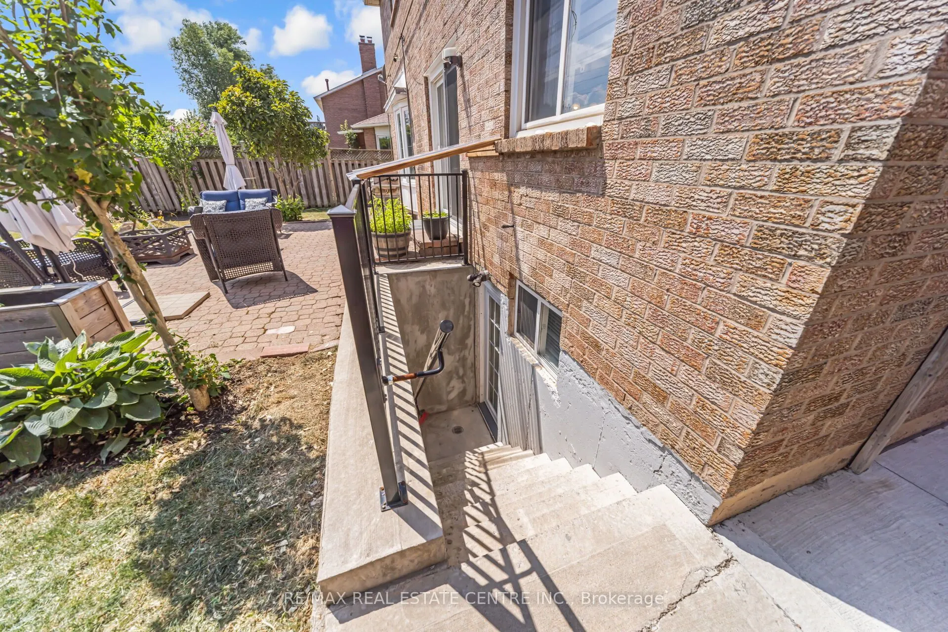 2594 Ambercroft Trail