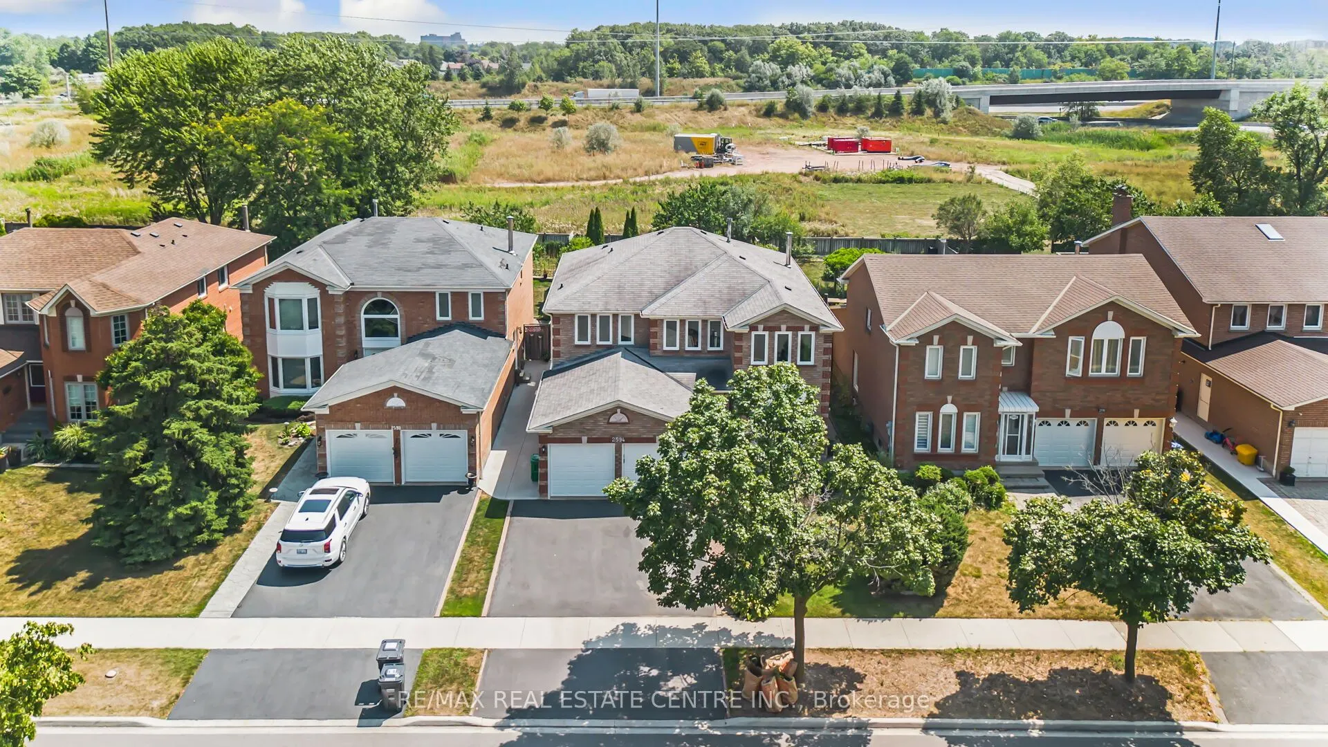 2594 Ambercroft Trail
