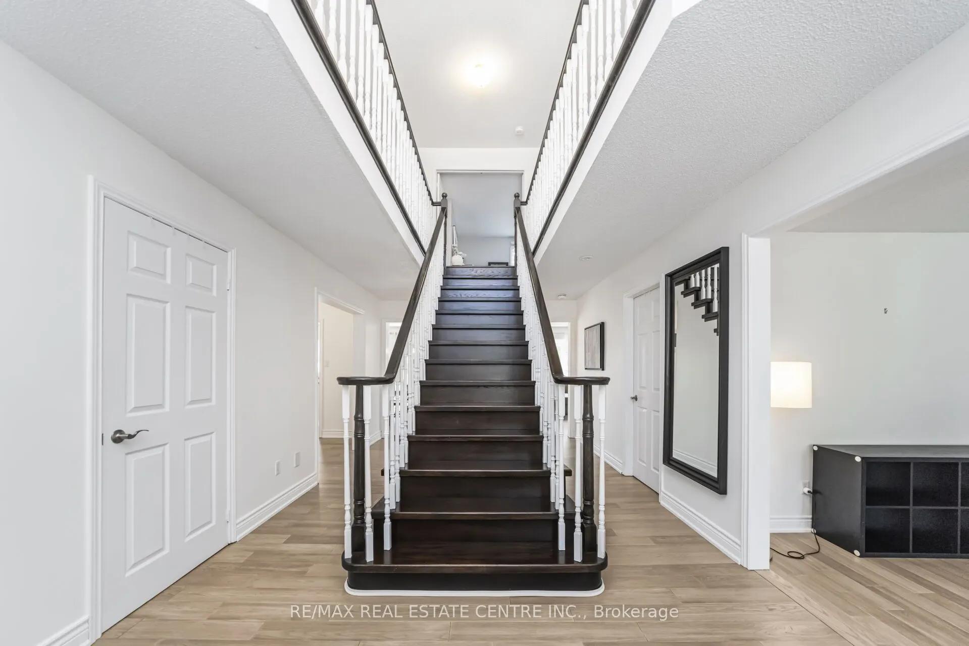 2594 Ambercroft Trail