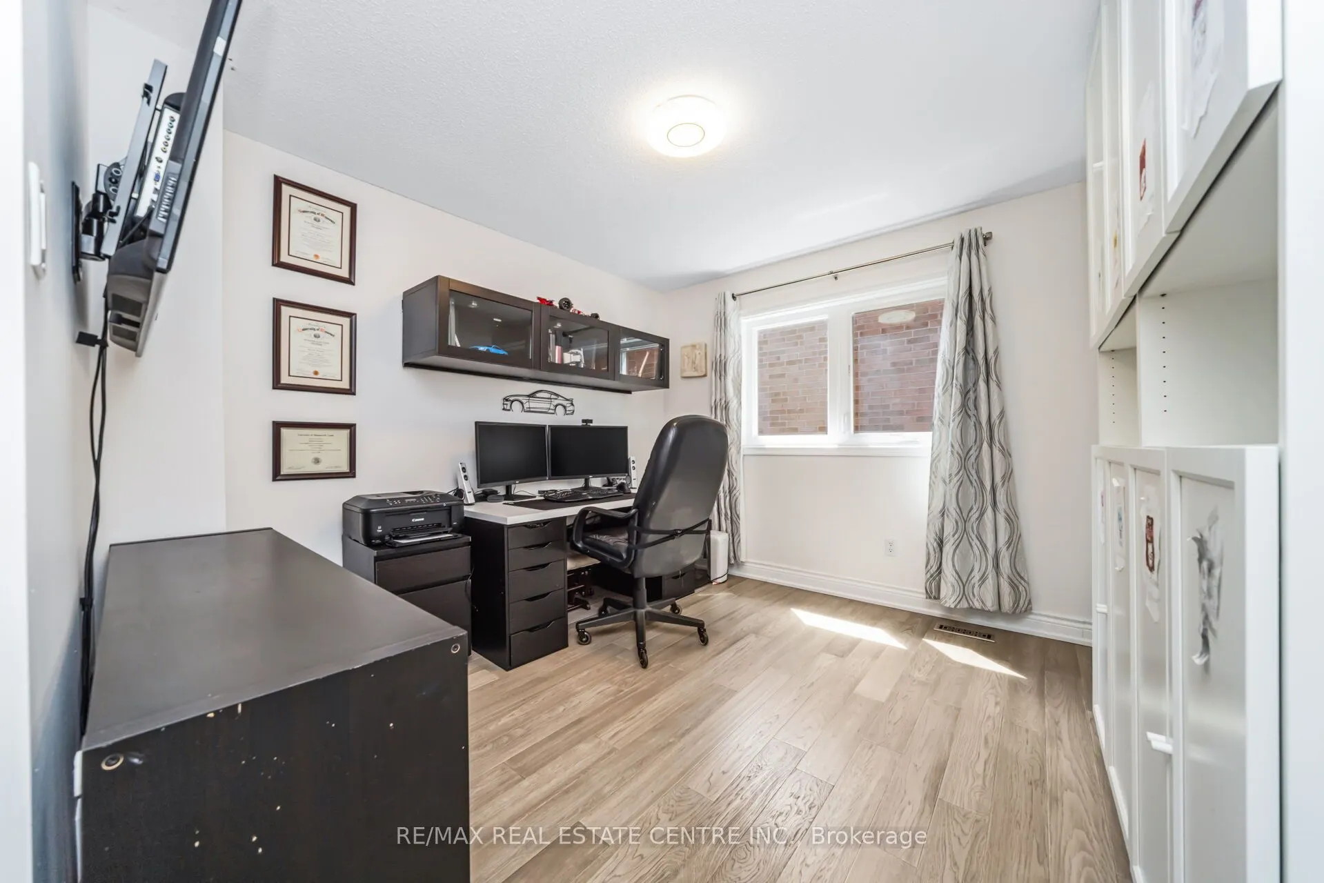 2594 Ambercroft Trail