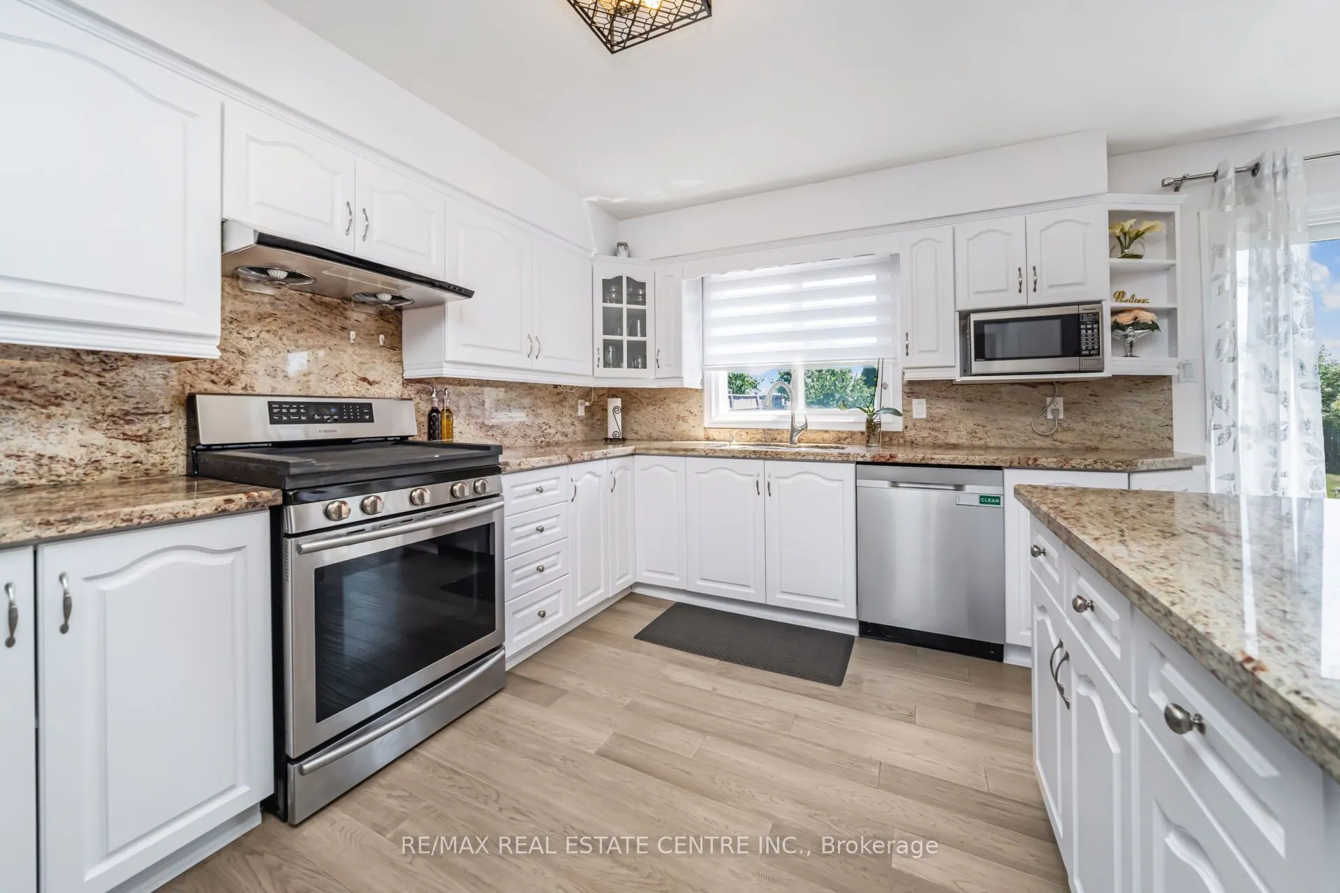 2594 Ambercroft Trail