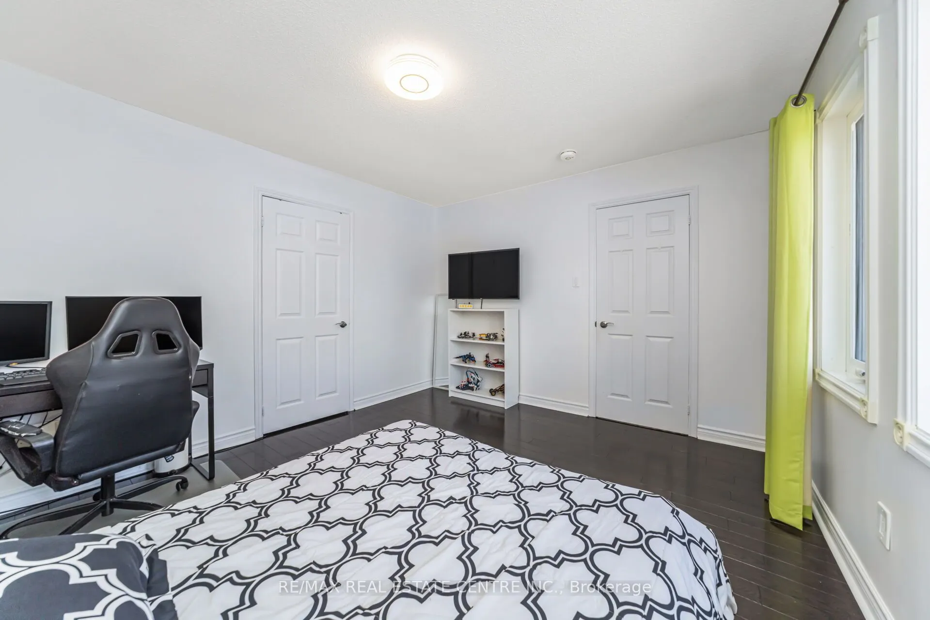 2594 Ambercroft Trail