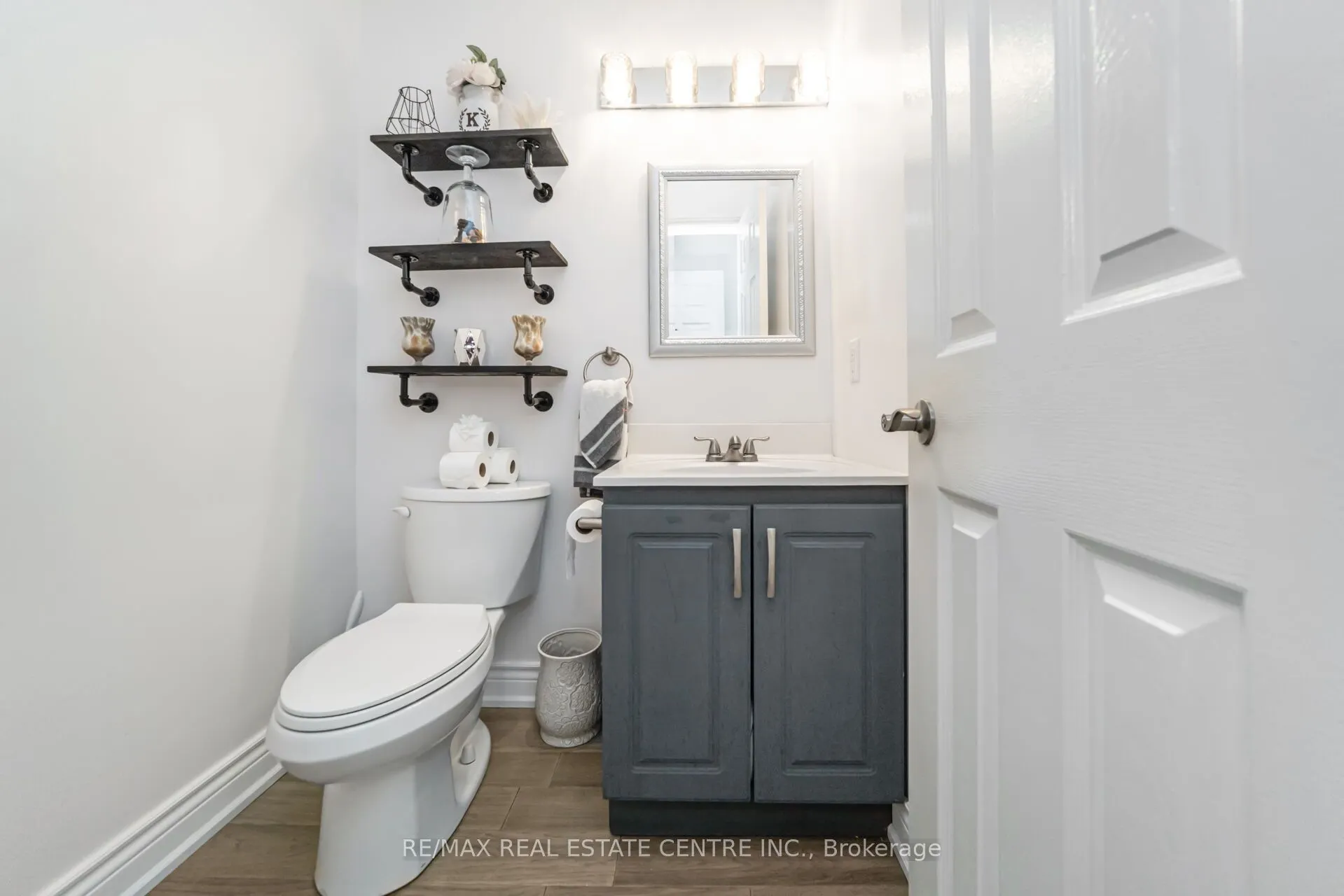 2594 Ambercroft Trail