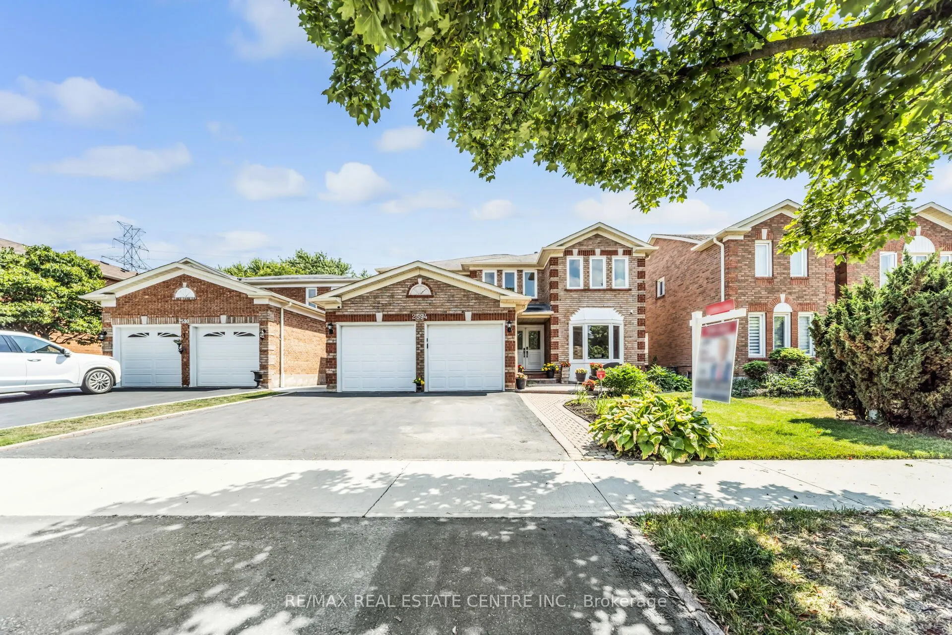 2594 Ambercroft Trail