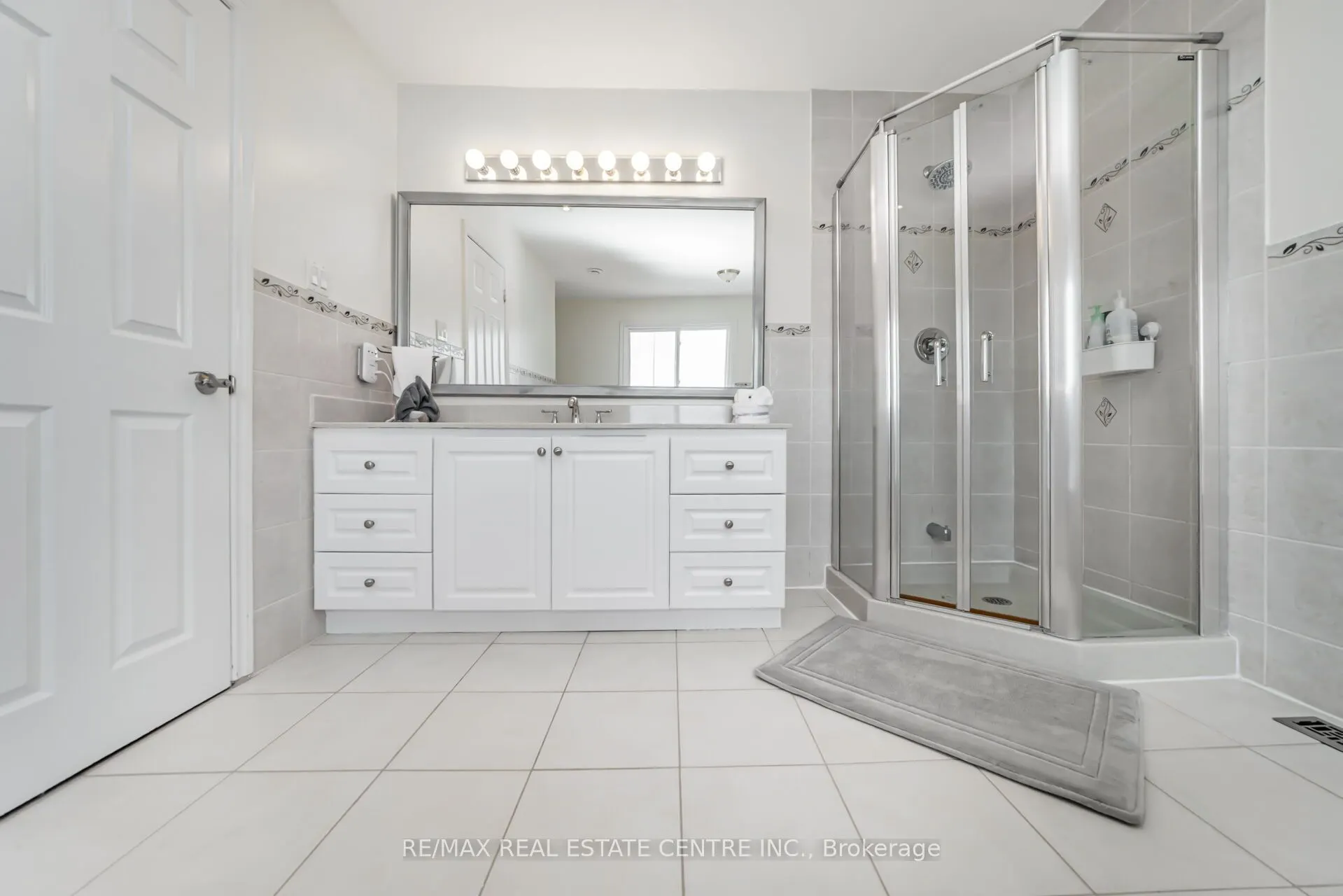 2594 Ambercroft Trail