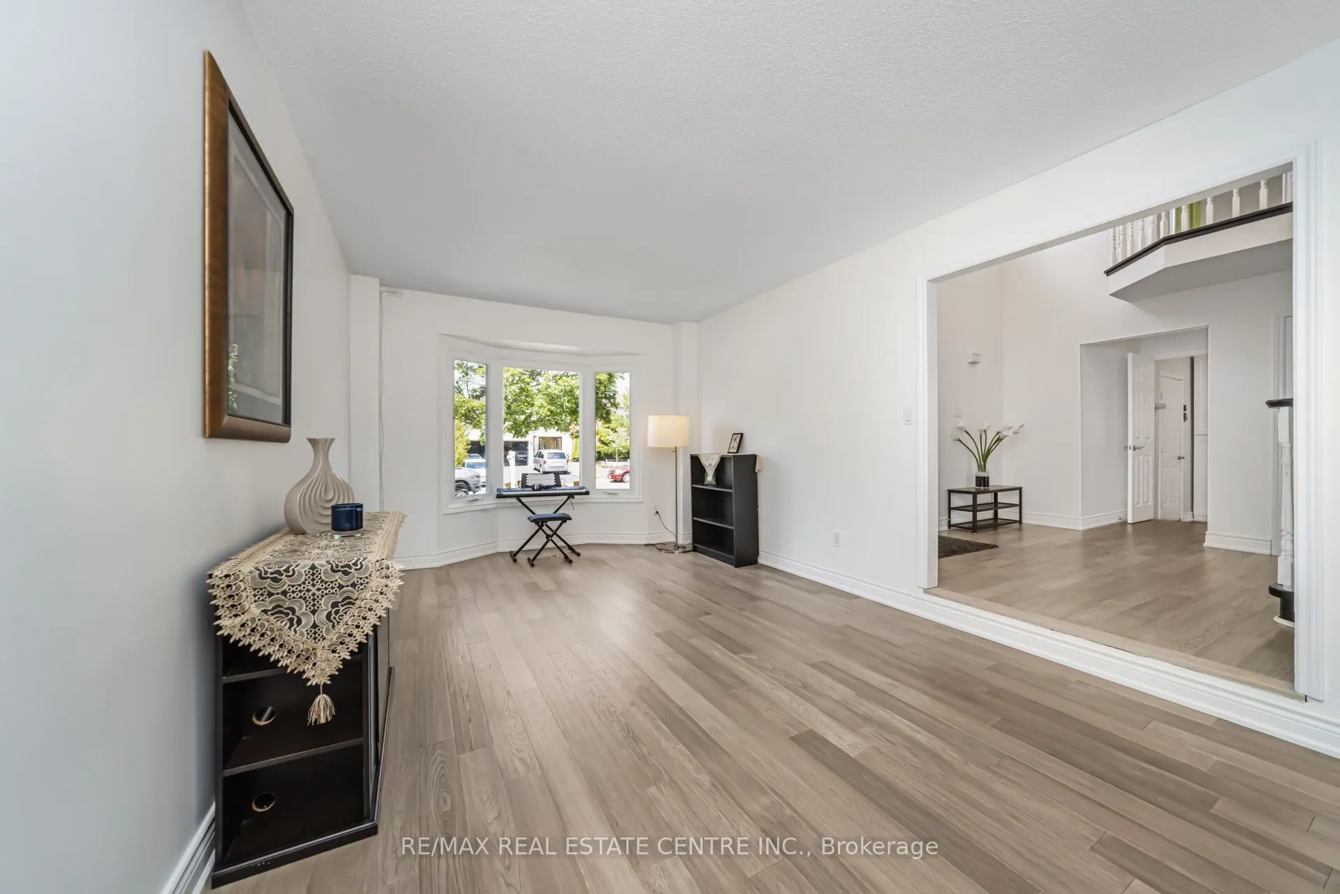 2594 Ambercroft Trail