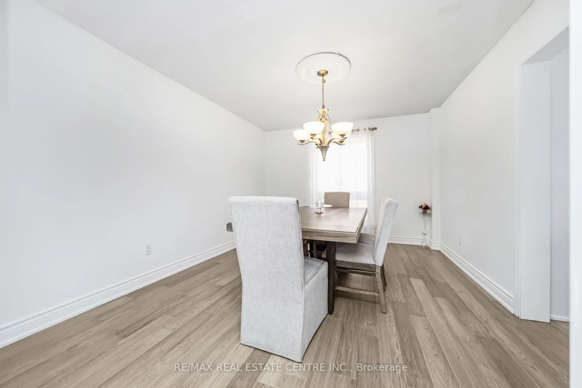 2594 Ambercroft Trail