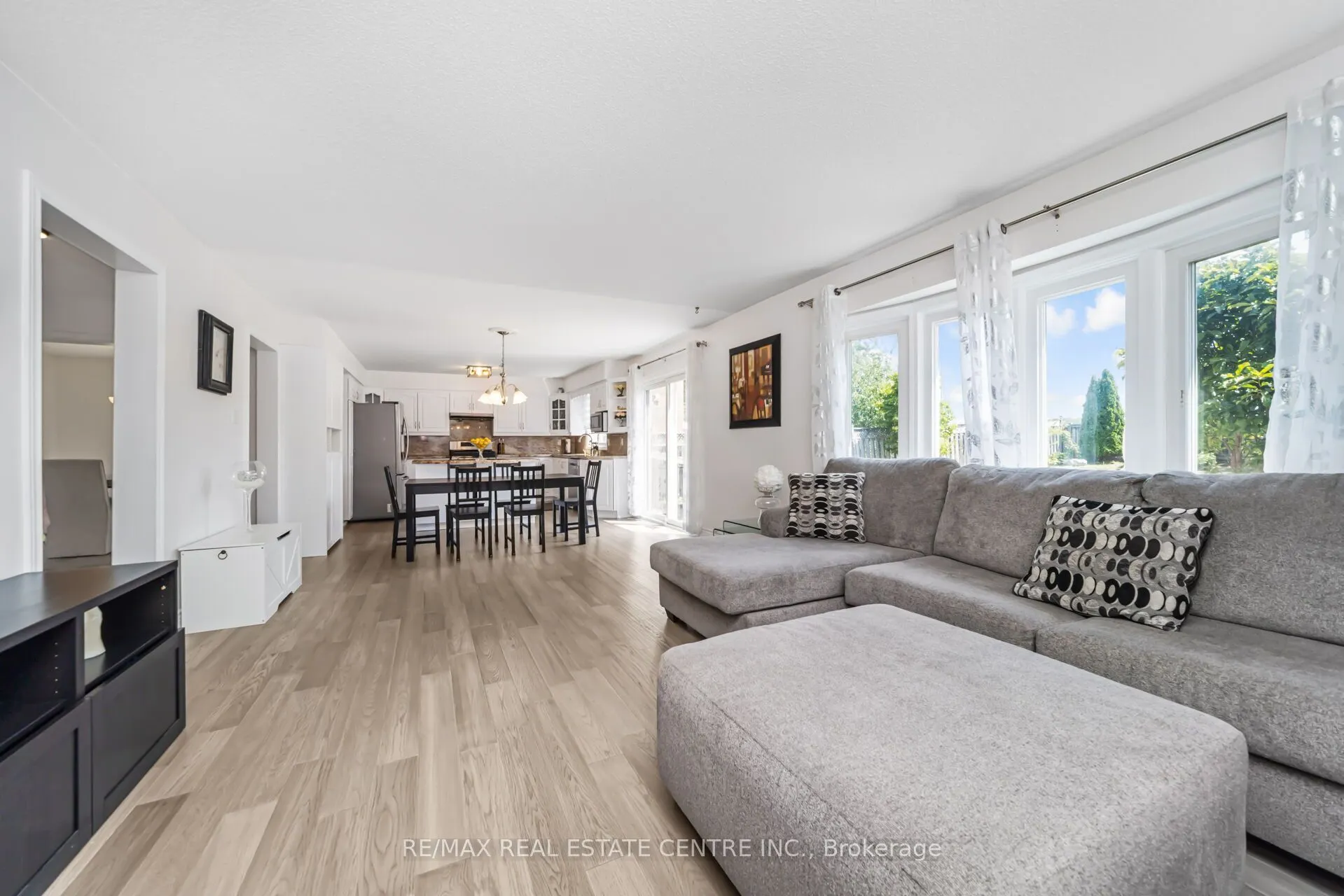 2594 Ambercroft Trail