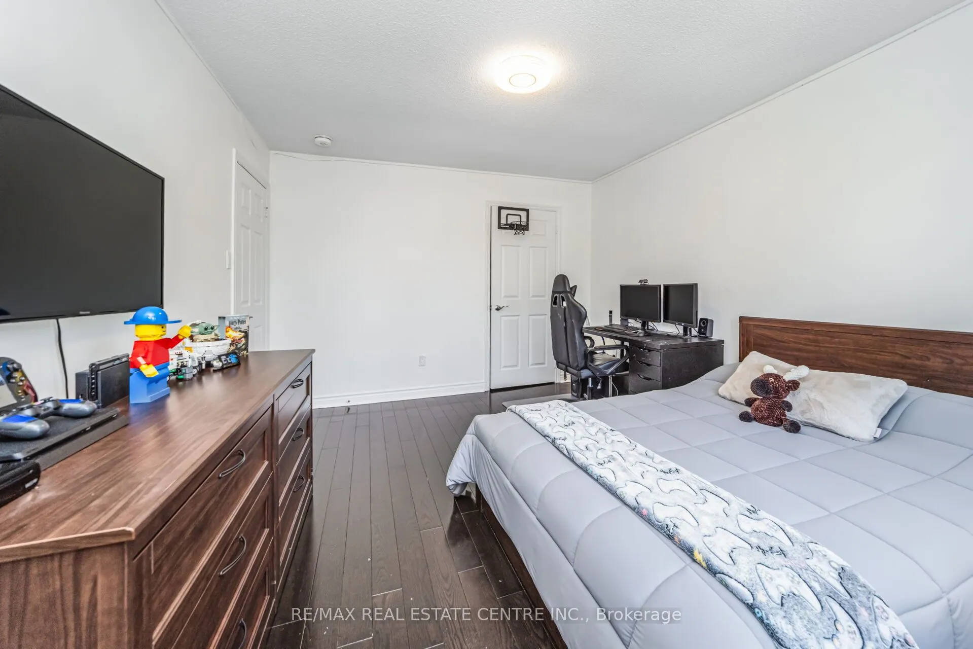 2594 Ambercroft Trail