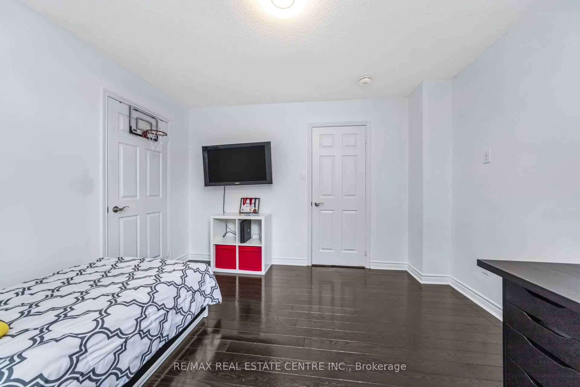 2594 Ambercroft Trail