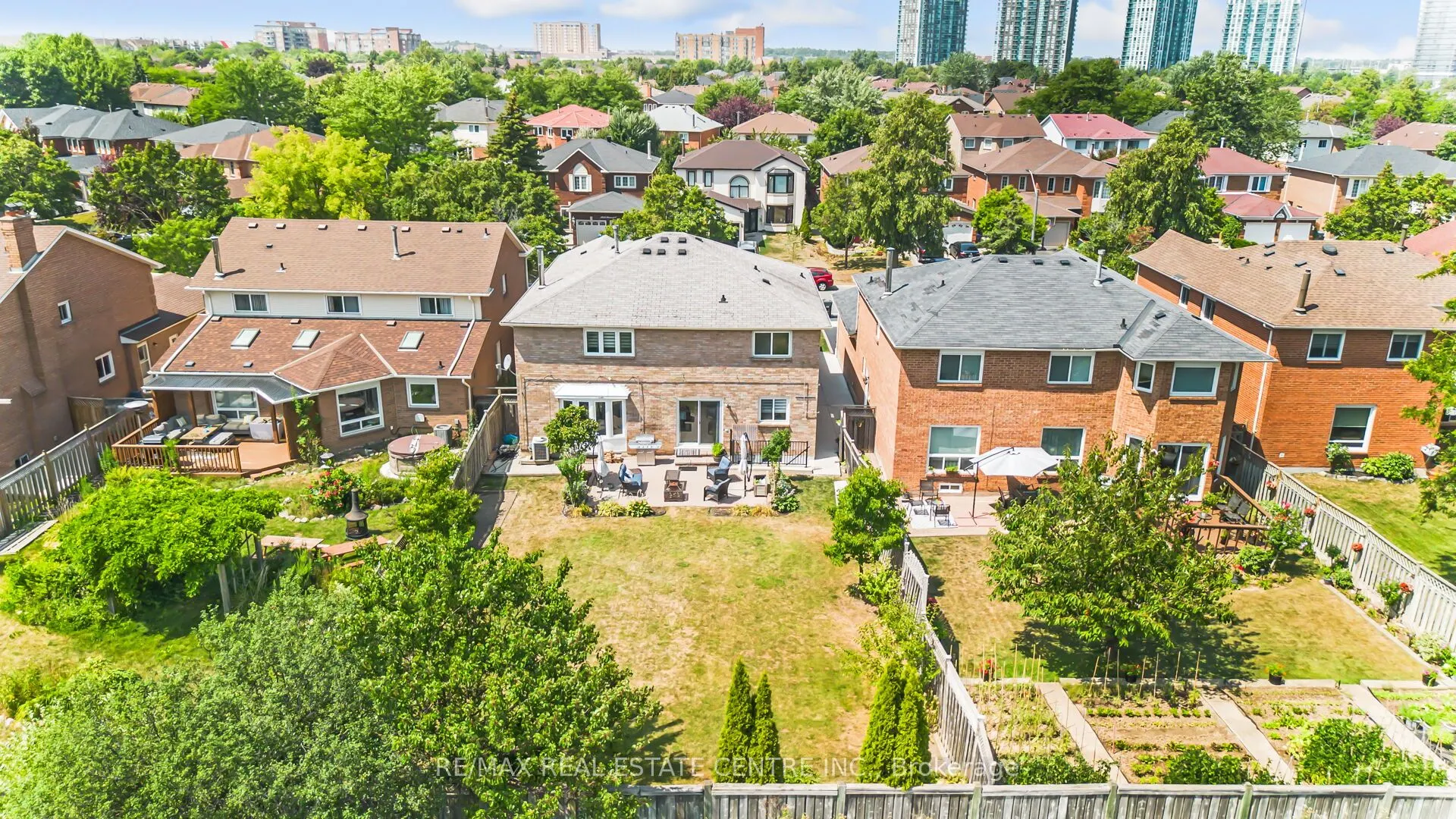 2594 Ambercroft Trail