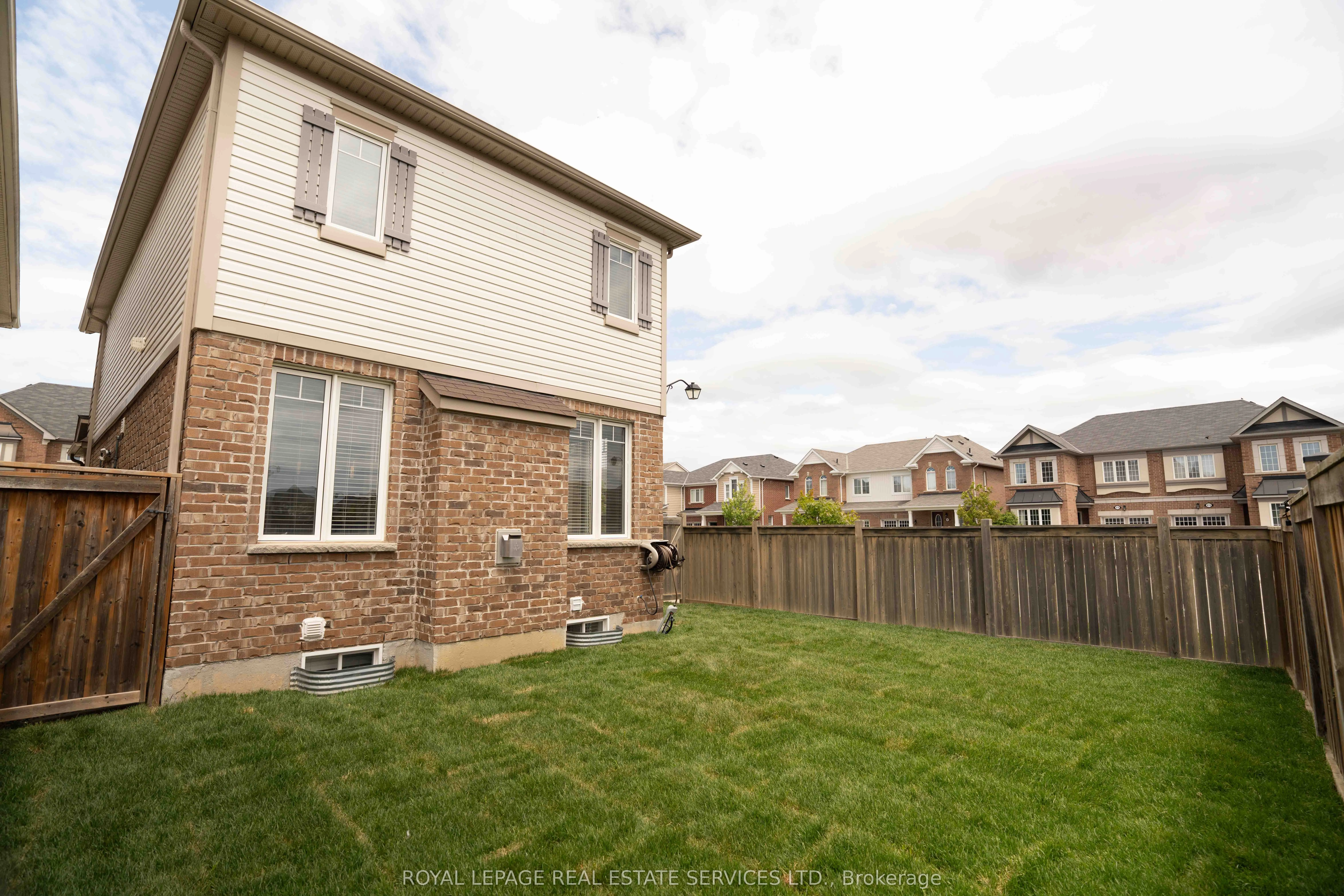 974 Penson Crescent