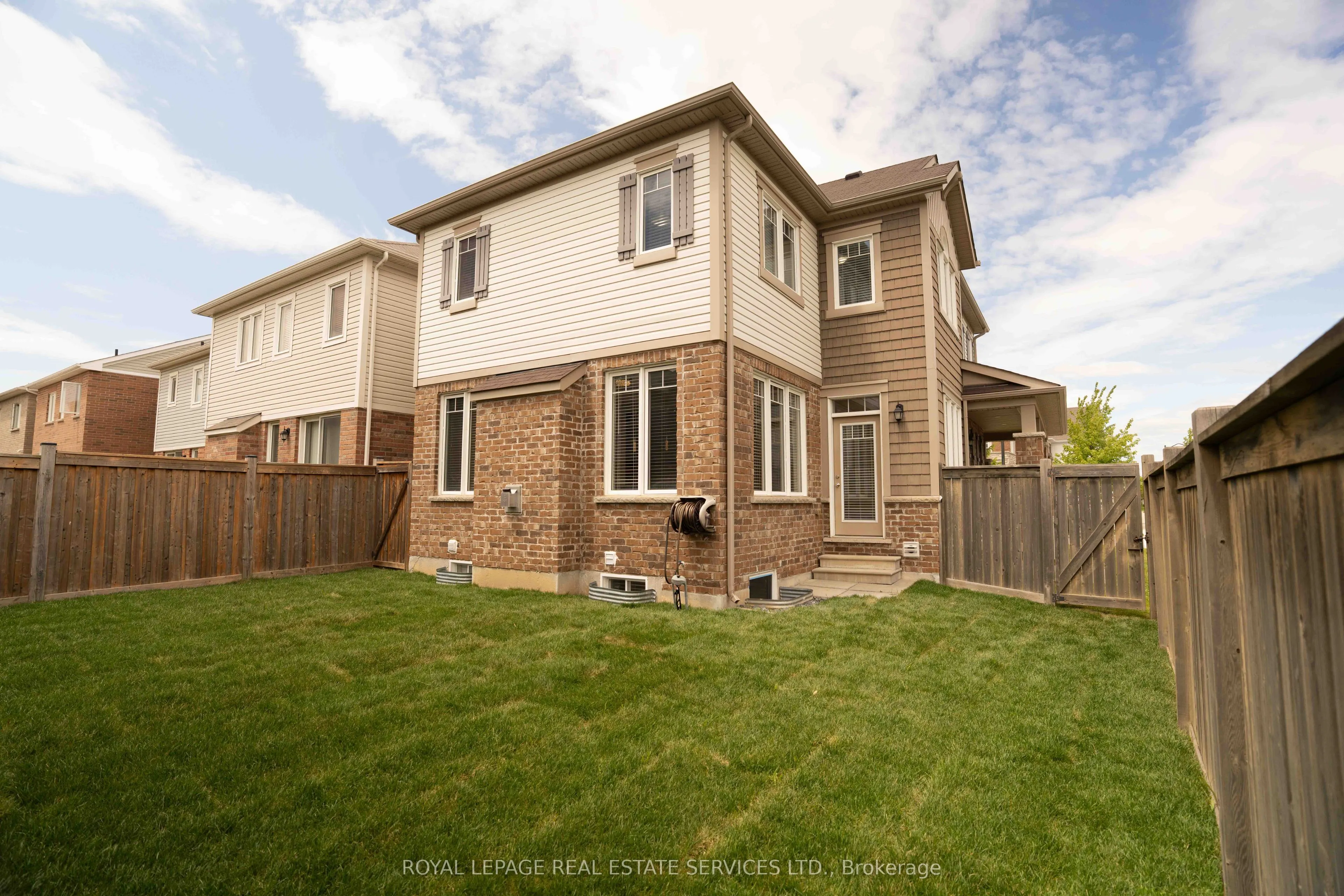 974 Penson Crescent