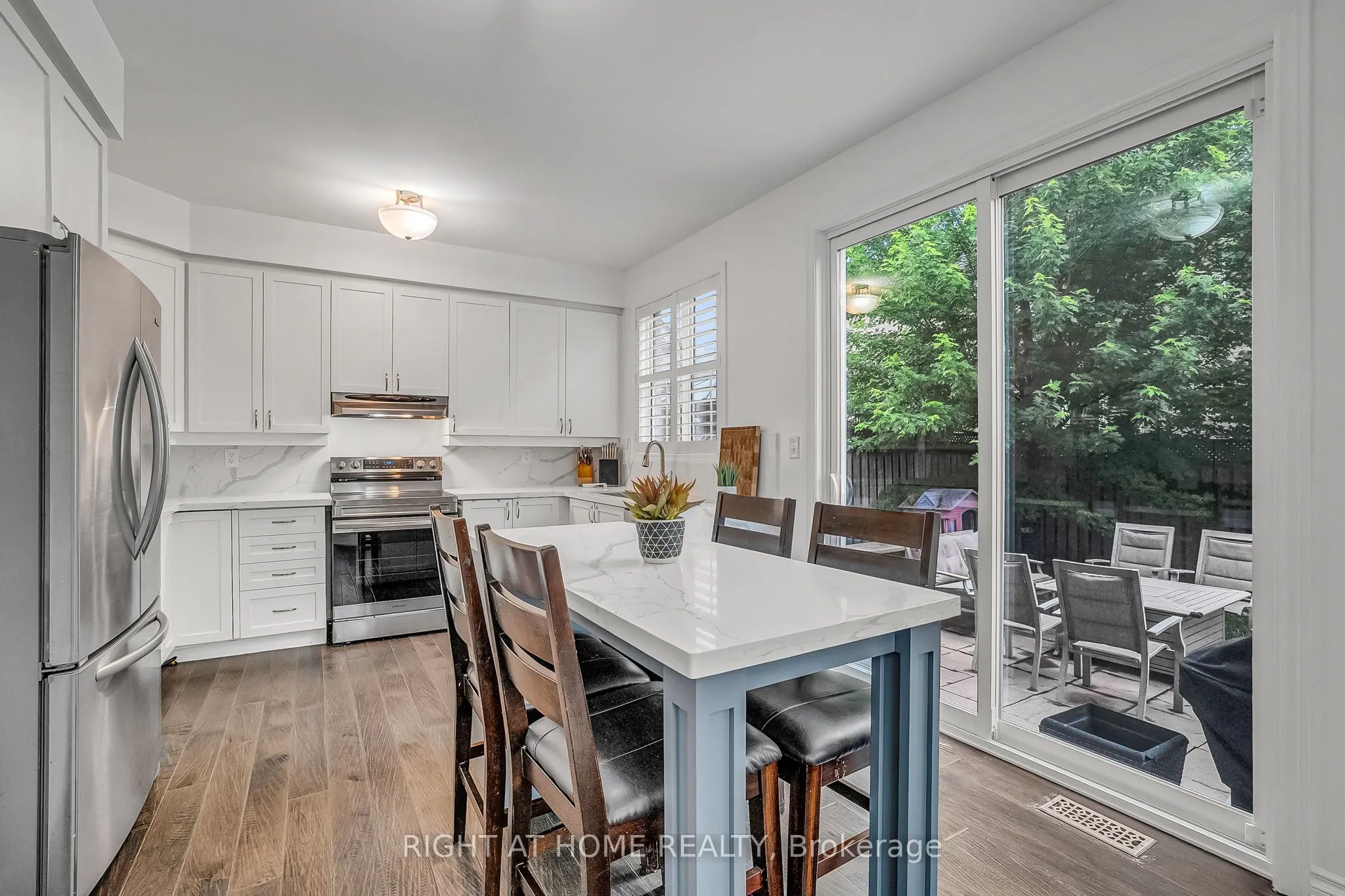 928 Lancaster Boulevard