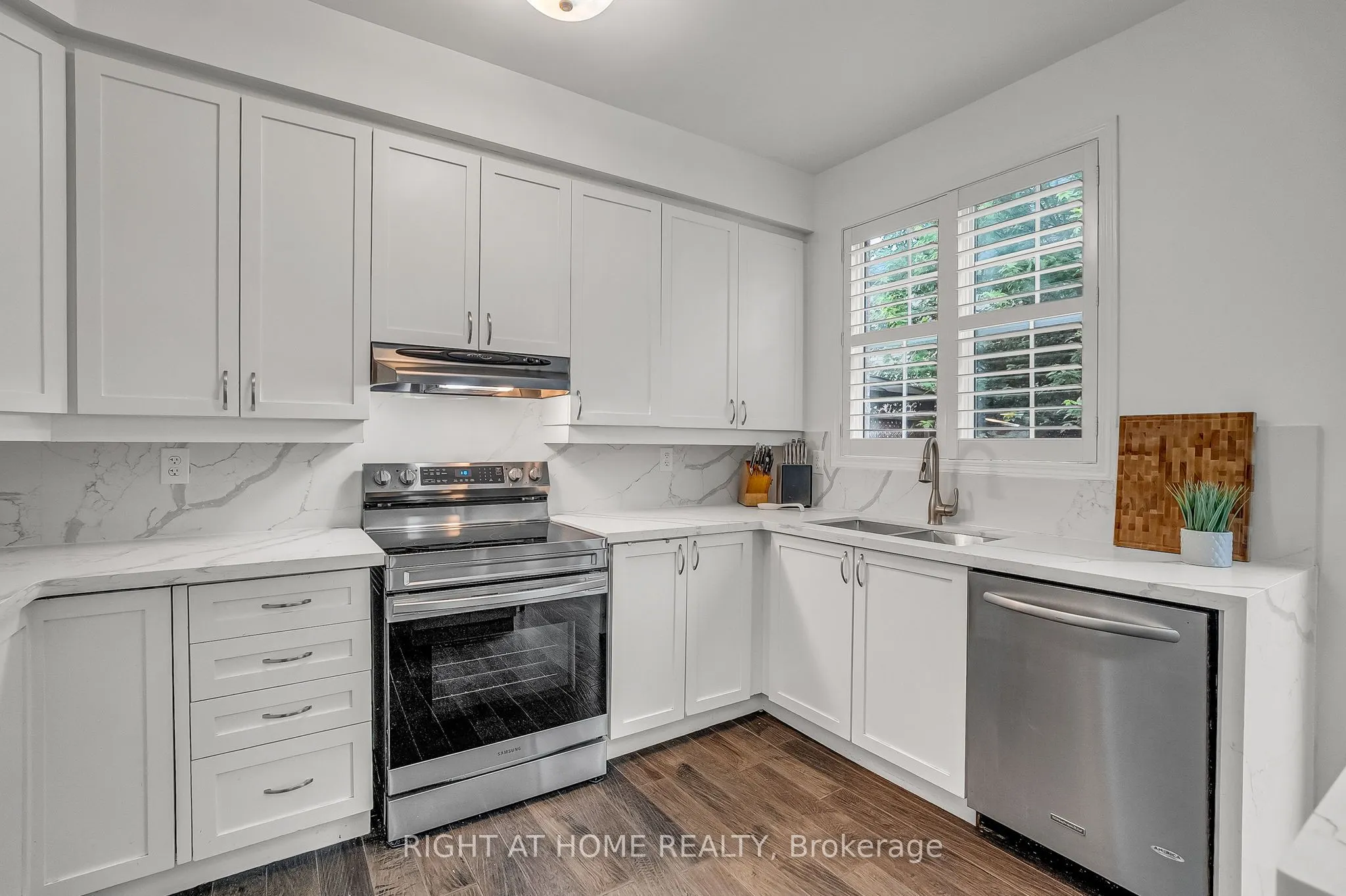 928 Lancaster Boulevard