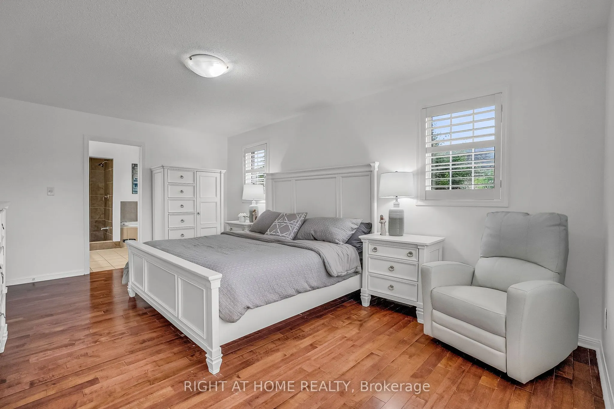 928 Lancaster Boulevard