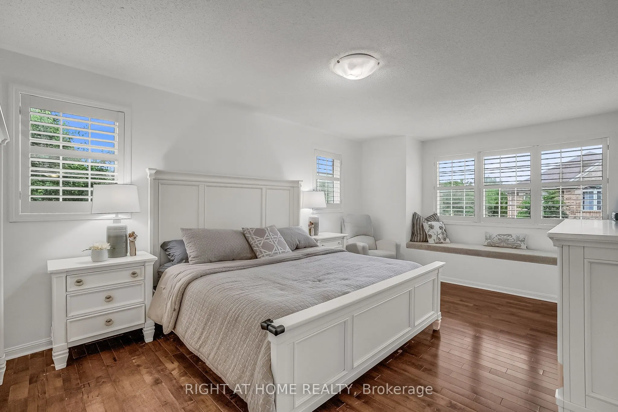 928 Lancaster Boulevard