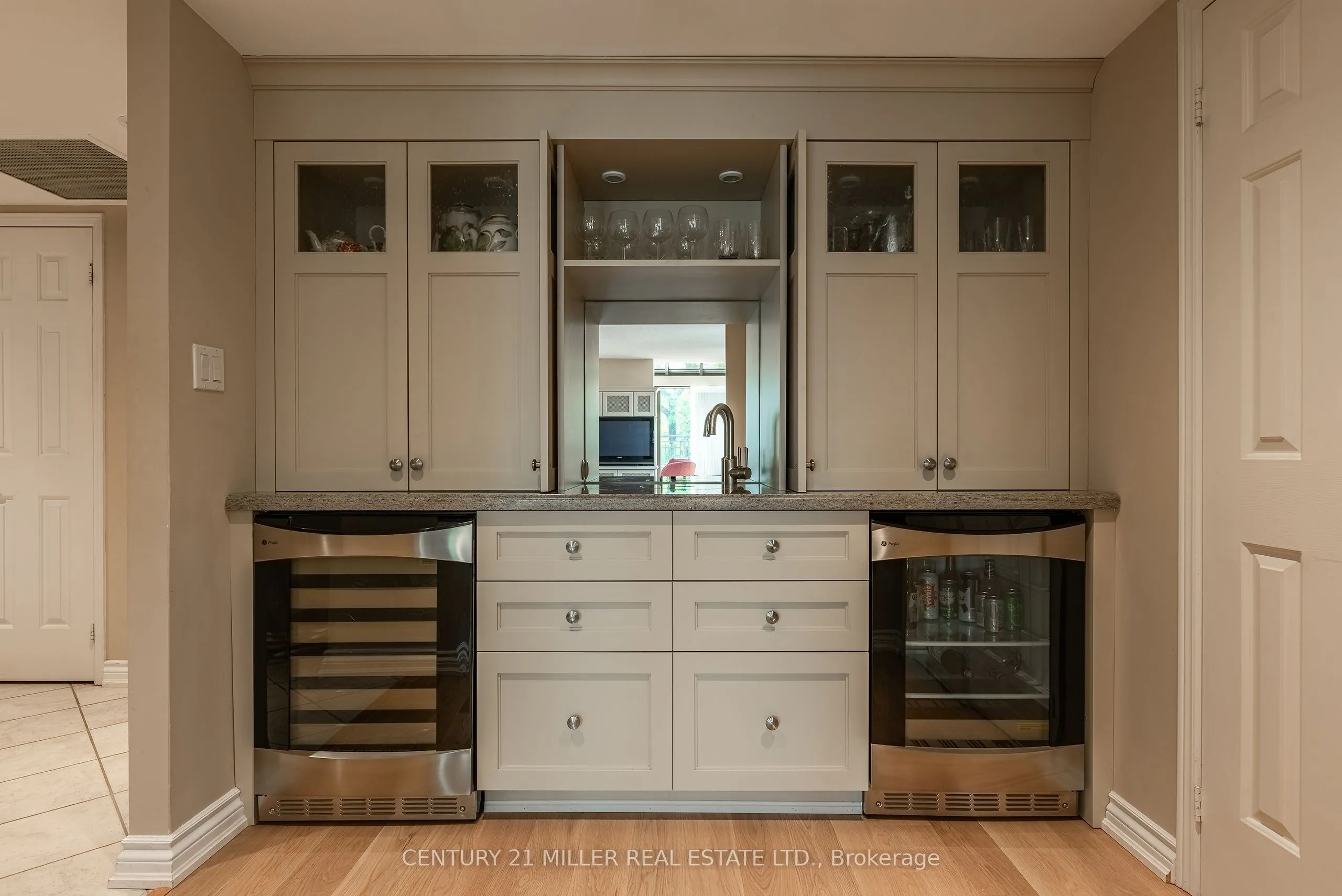 100 Lakeshore Road E, #710