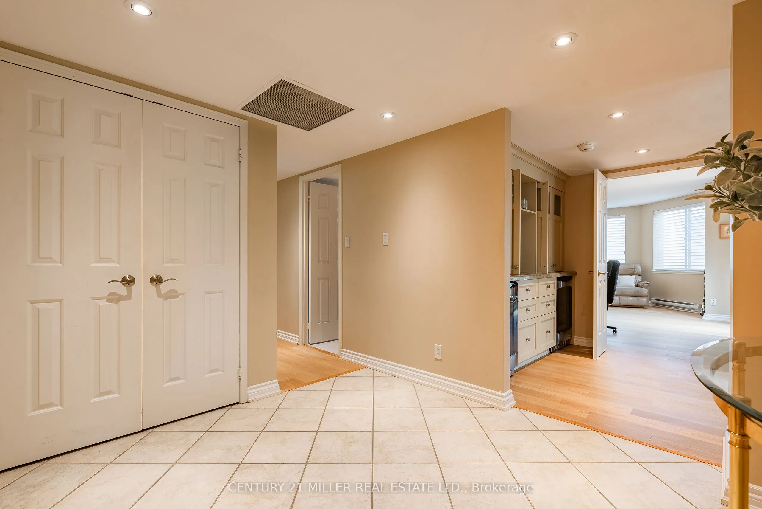 100 Lakeshore Road E, #710