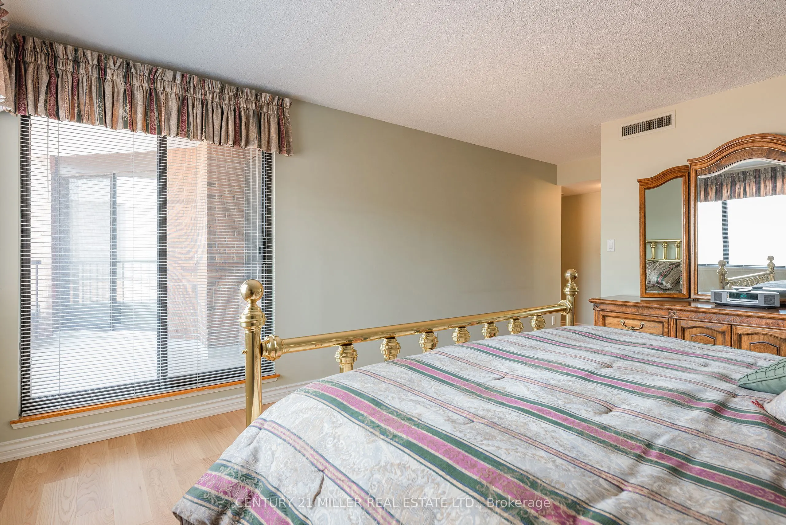 100 Lakeshore Road E, #710