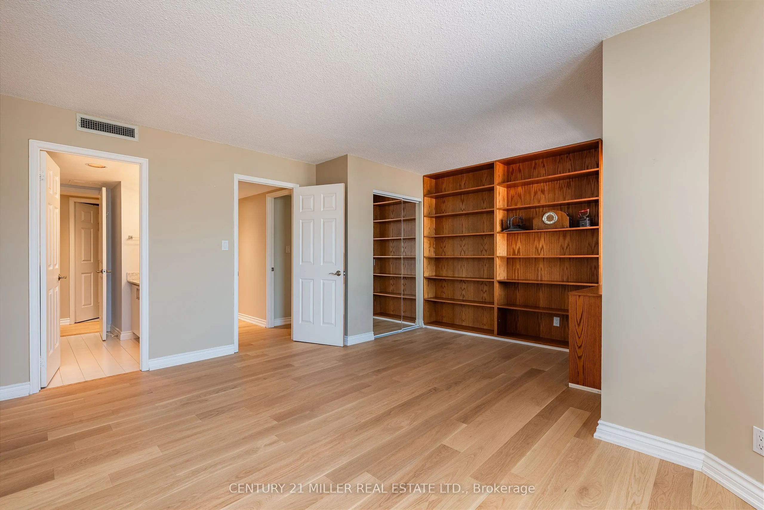 100 Lakeshore Road E, #710