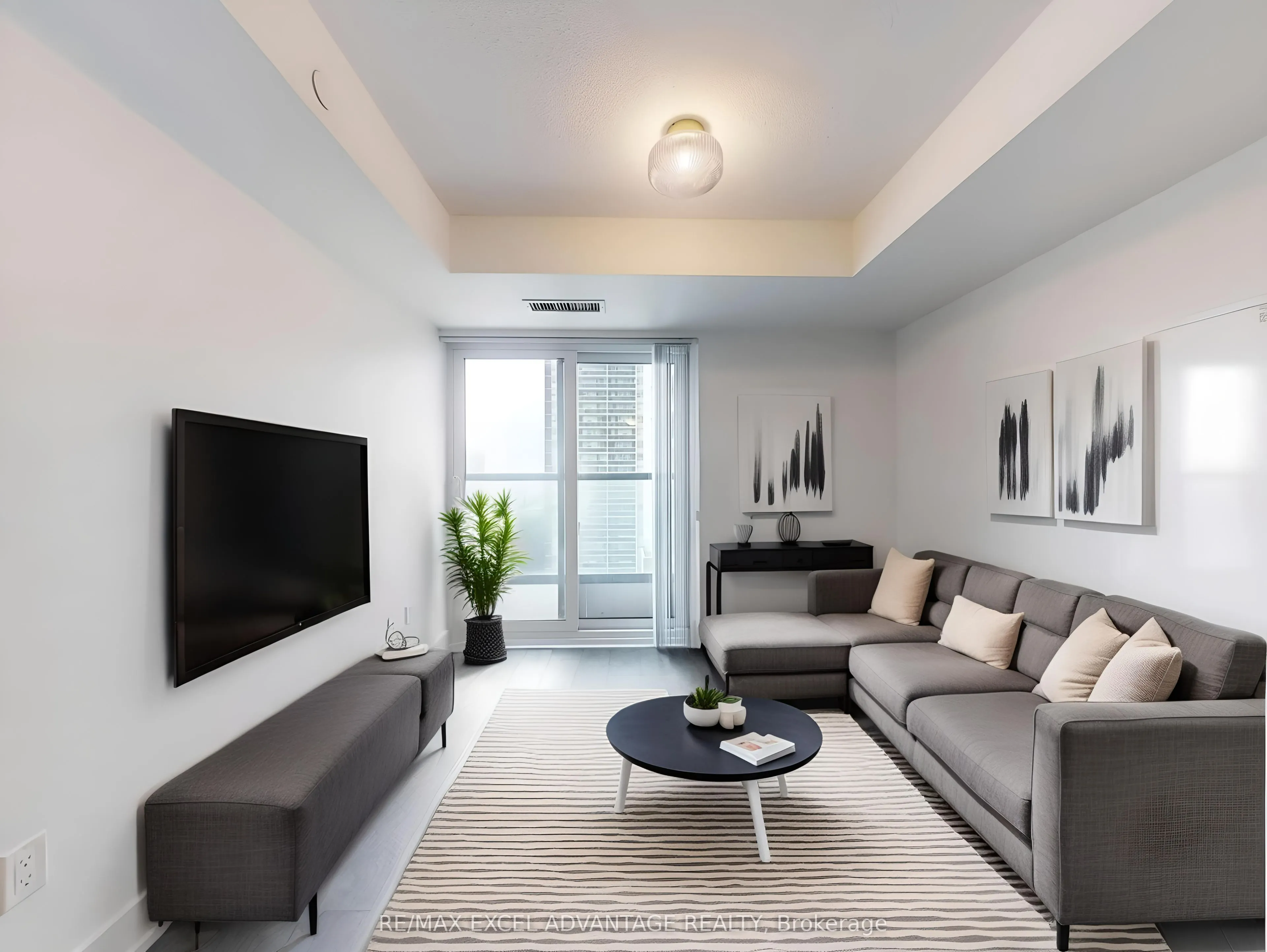 7 Mabelle Avenue, #910