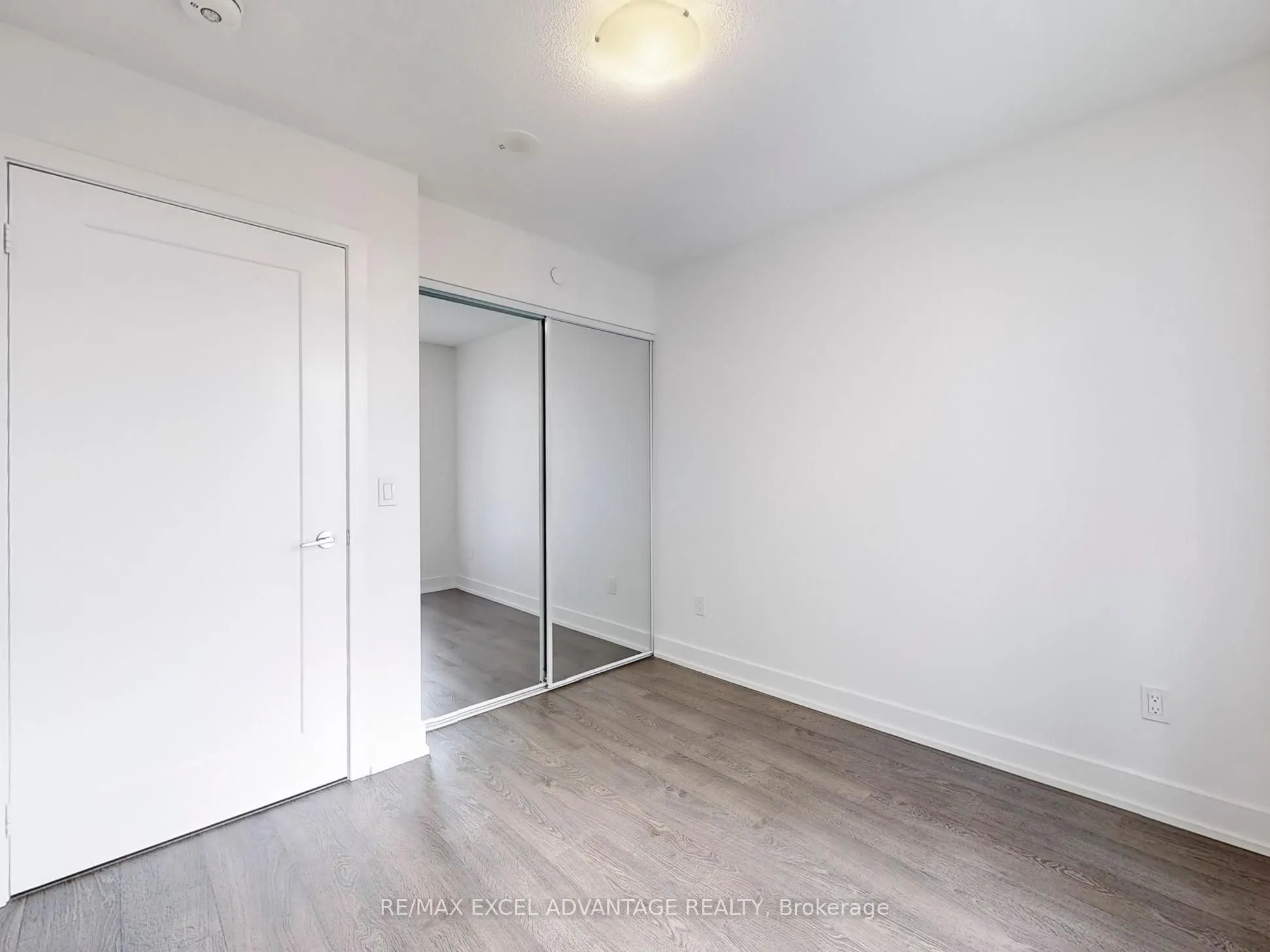 7 Mabelle Avenue, #910