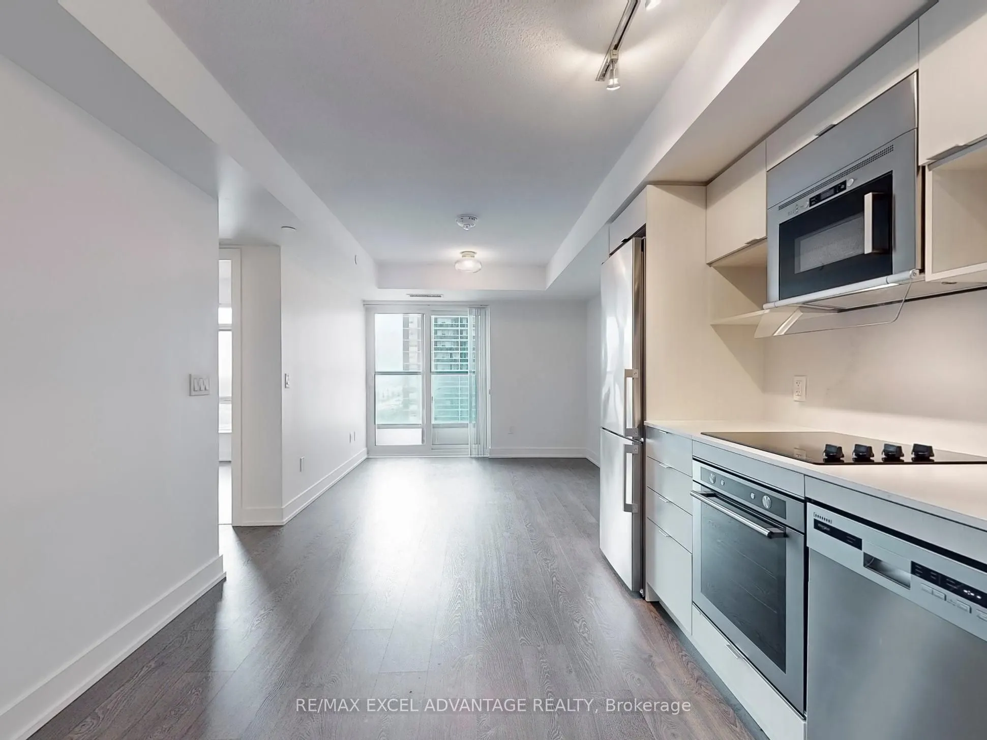 7 Mabelle Avenue, #910