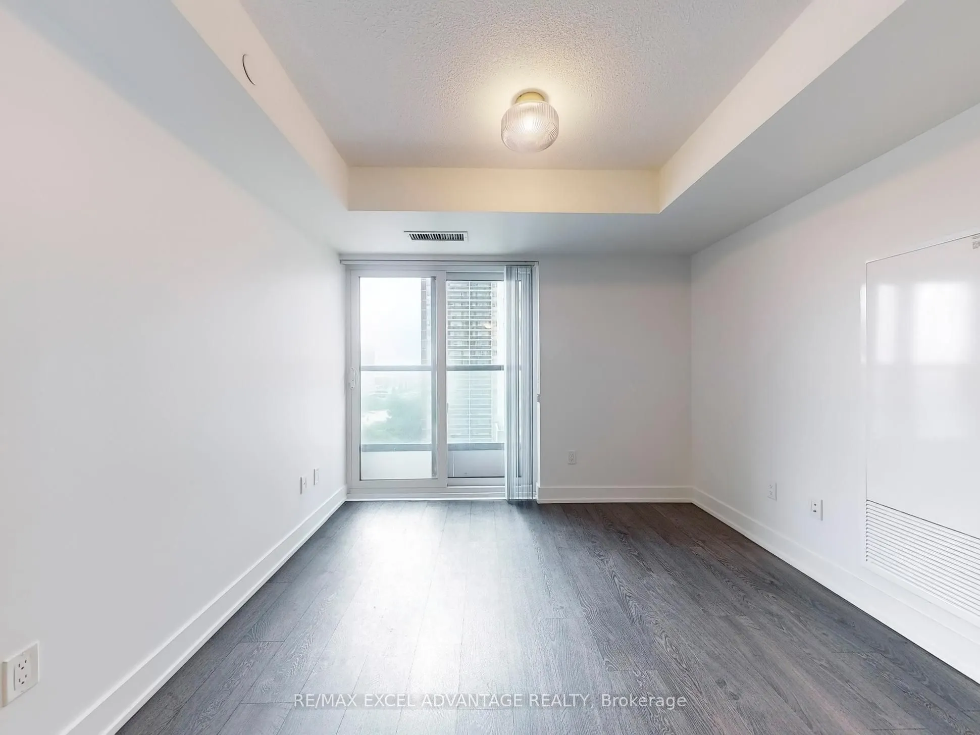 7 Mabelle Avenue, #910