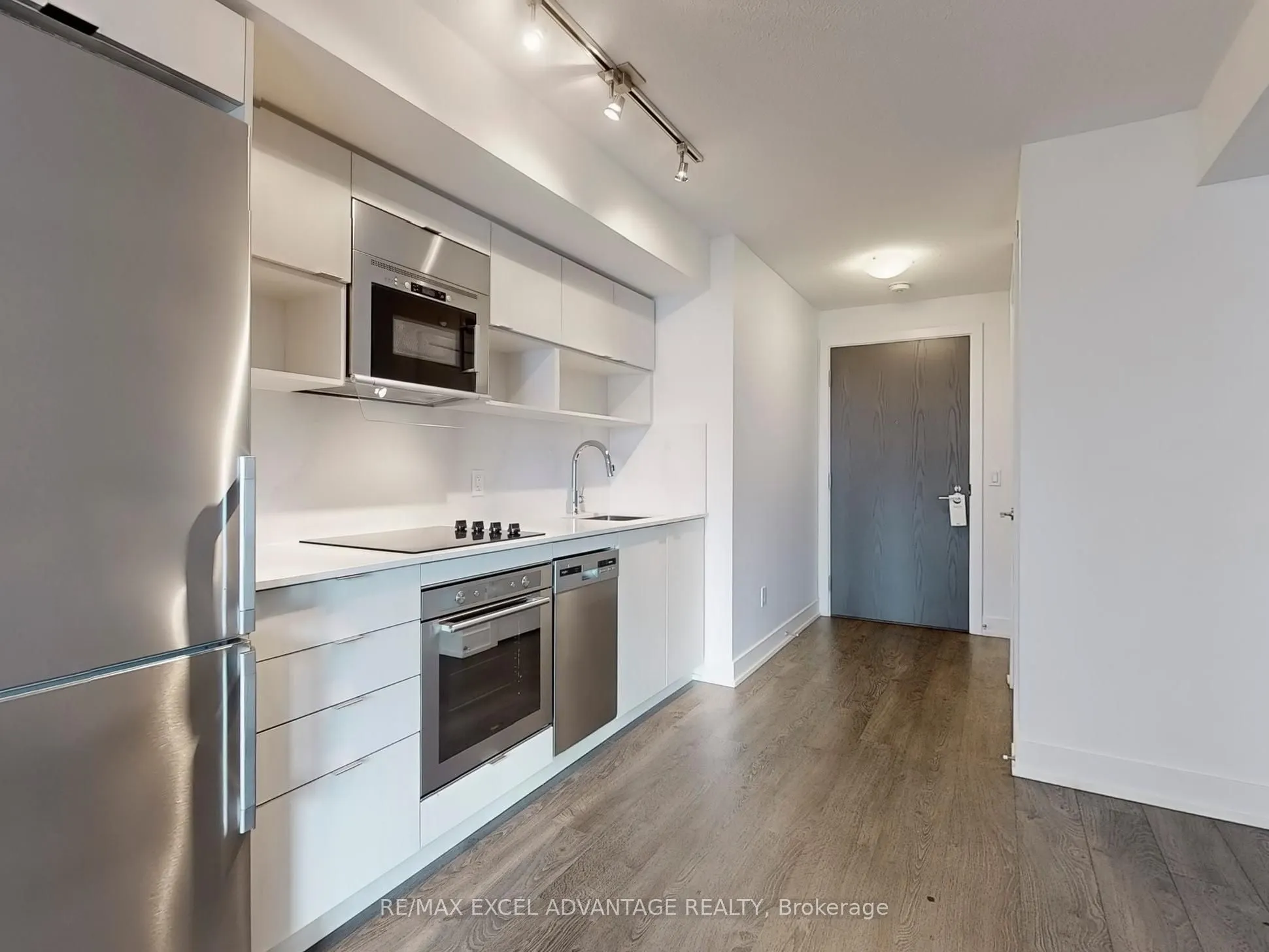 7 Mabelle Avenue, #910