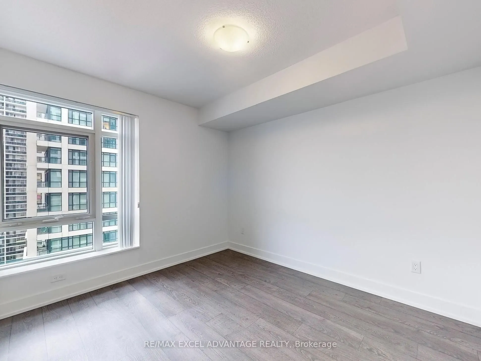 7 Mabelle Avenue, #910