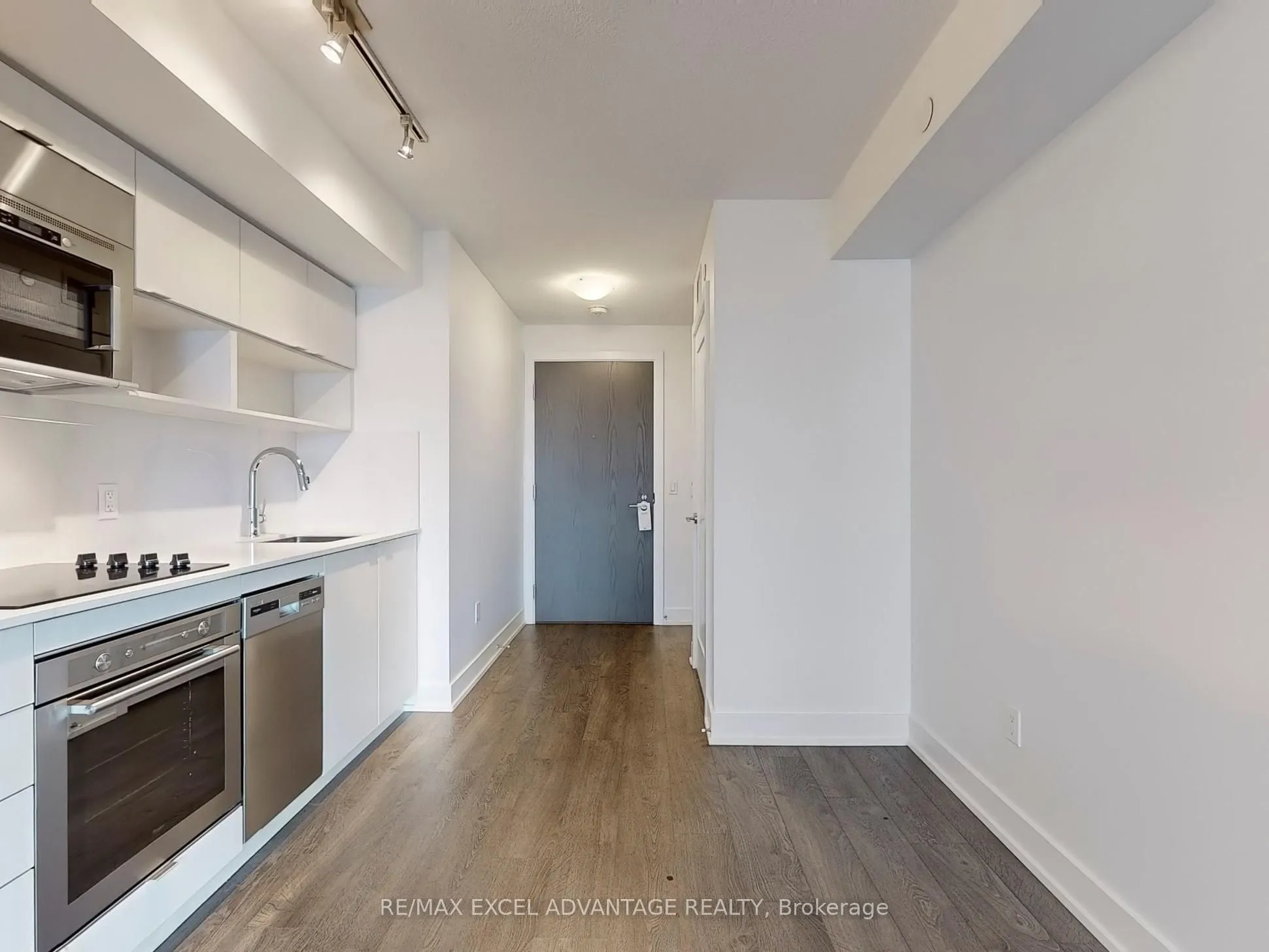 7 Mabelle Avenue, #910