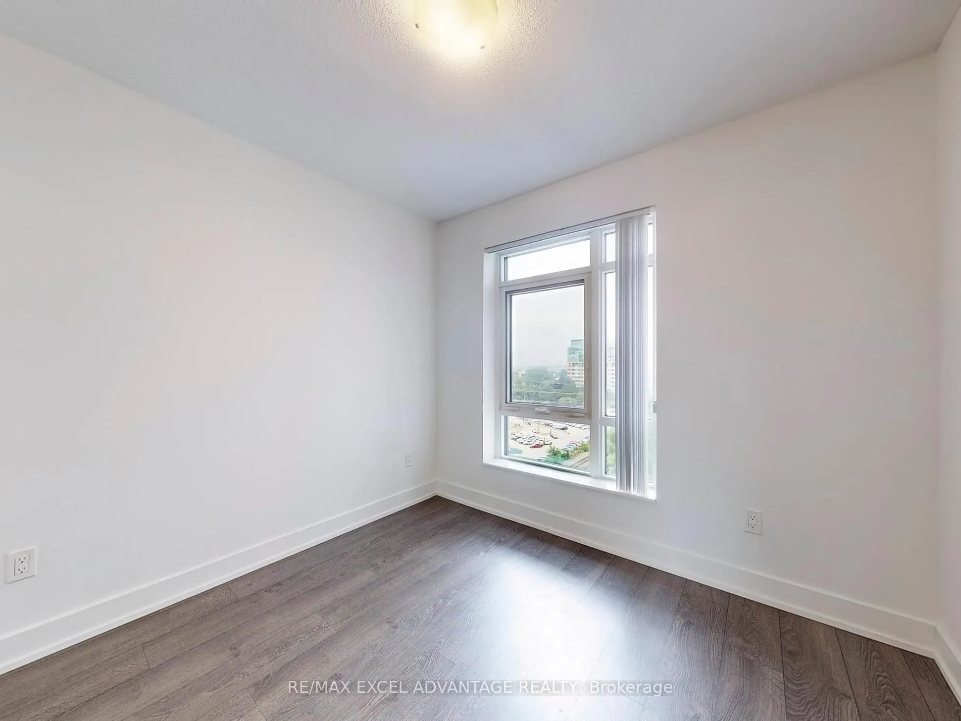 7 Mabelle Avenue, #910
