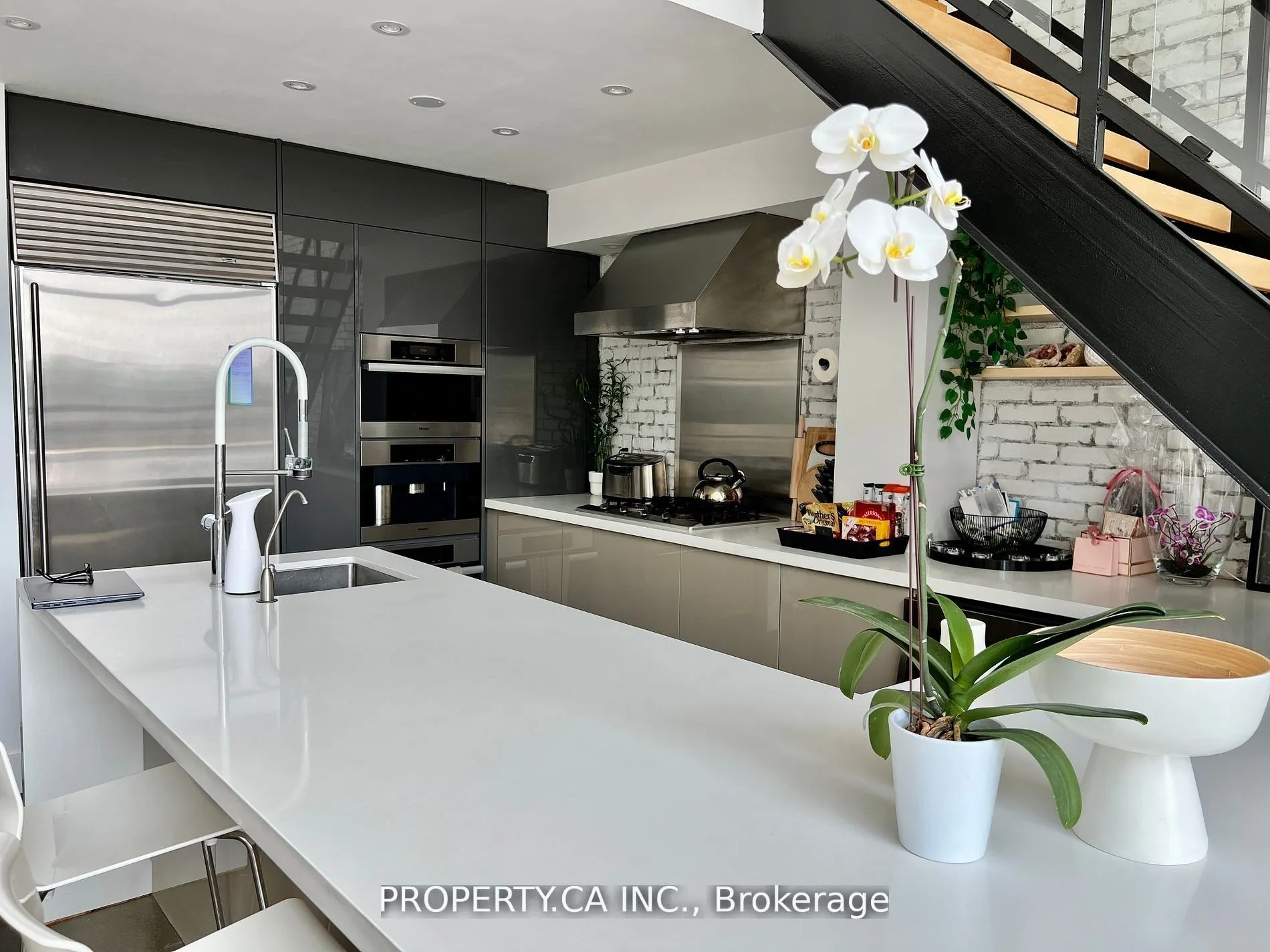 300 Manitoba Street, #314