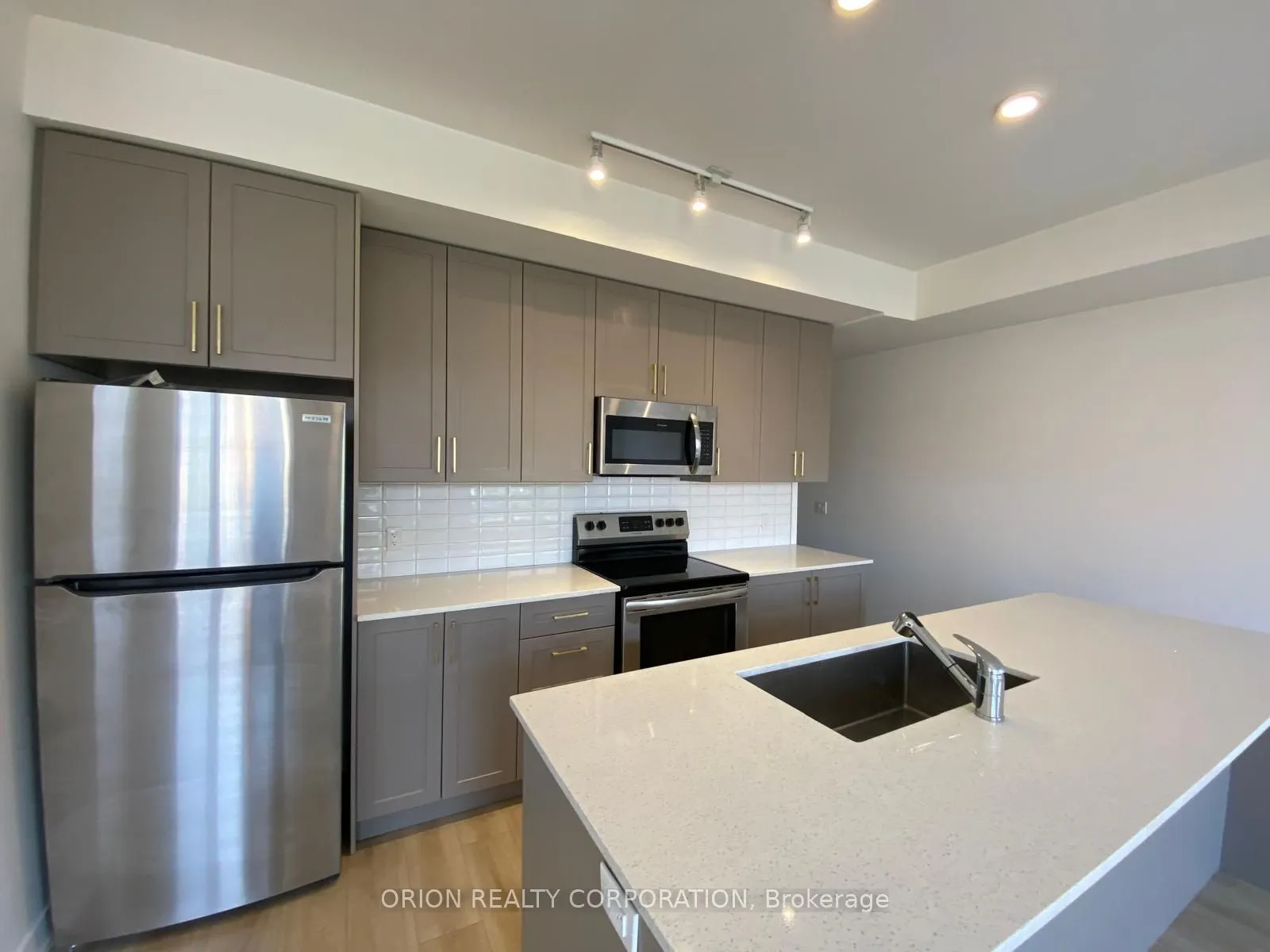 3078 Sixth Line, #336