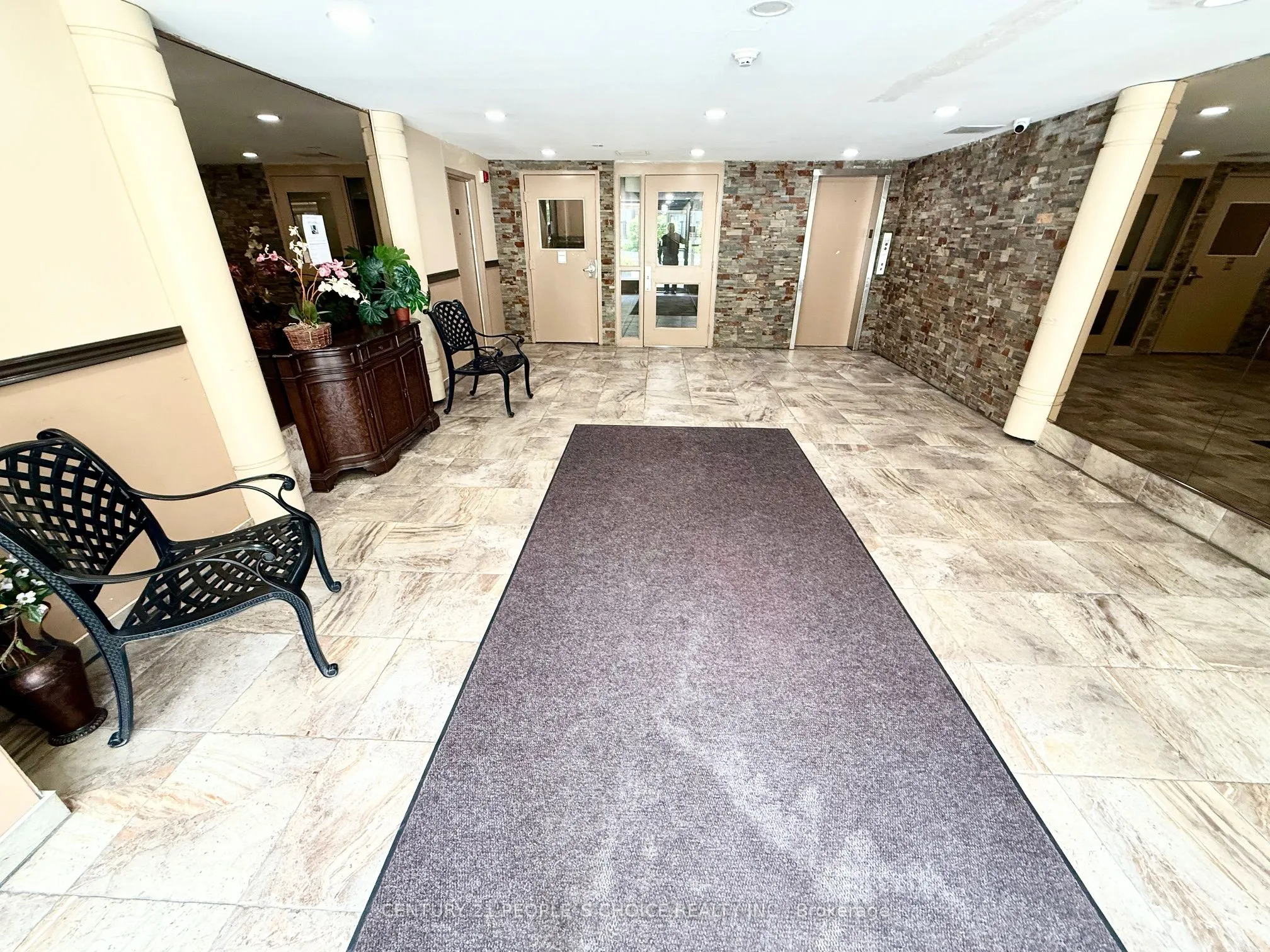 2095 Roche Court, #216