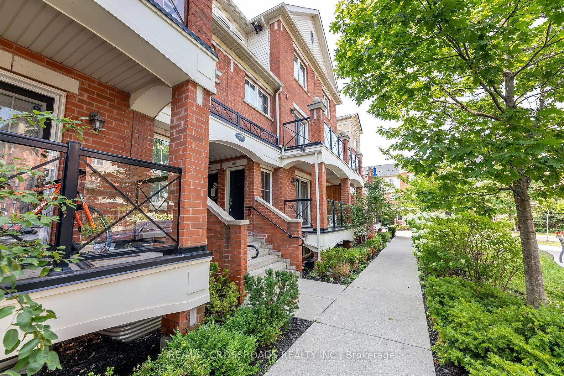 2492 Post Road, #7