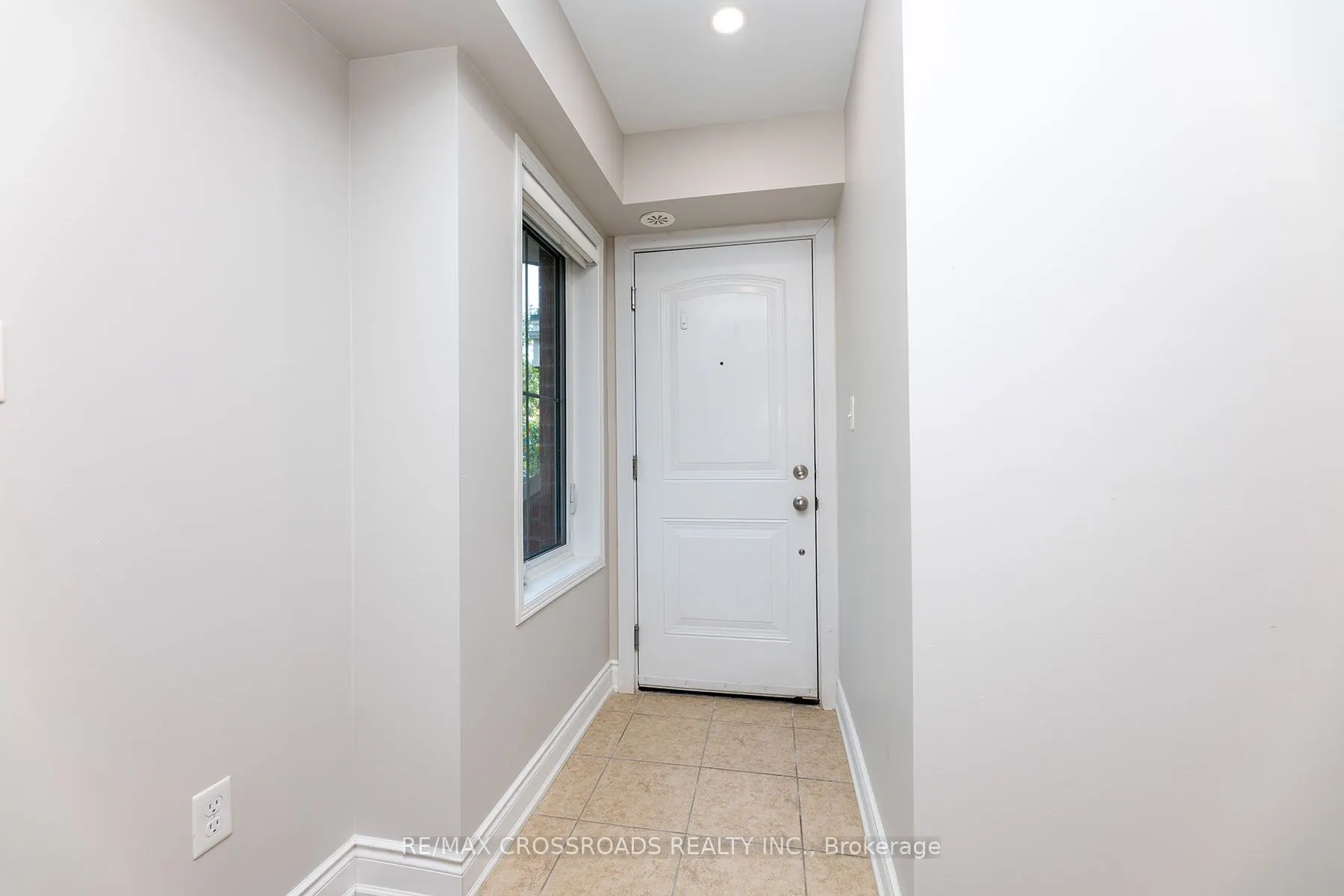 2492 Post Road, #7