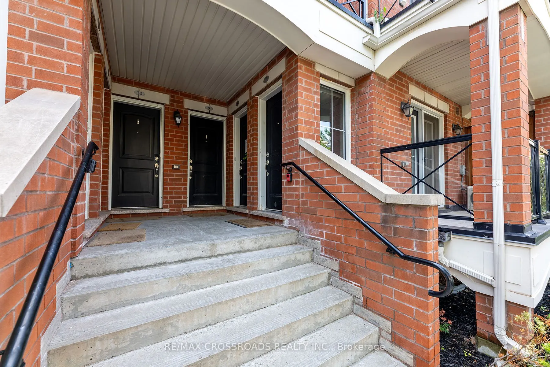 2492 Post Road, #7