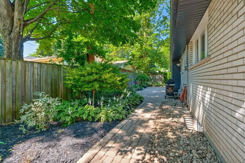 380 ABBOTT Road